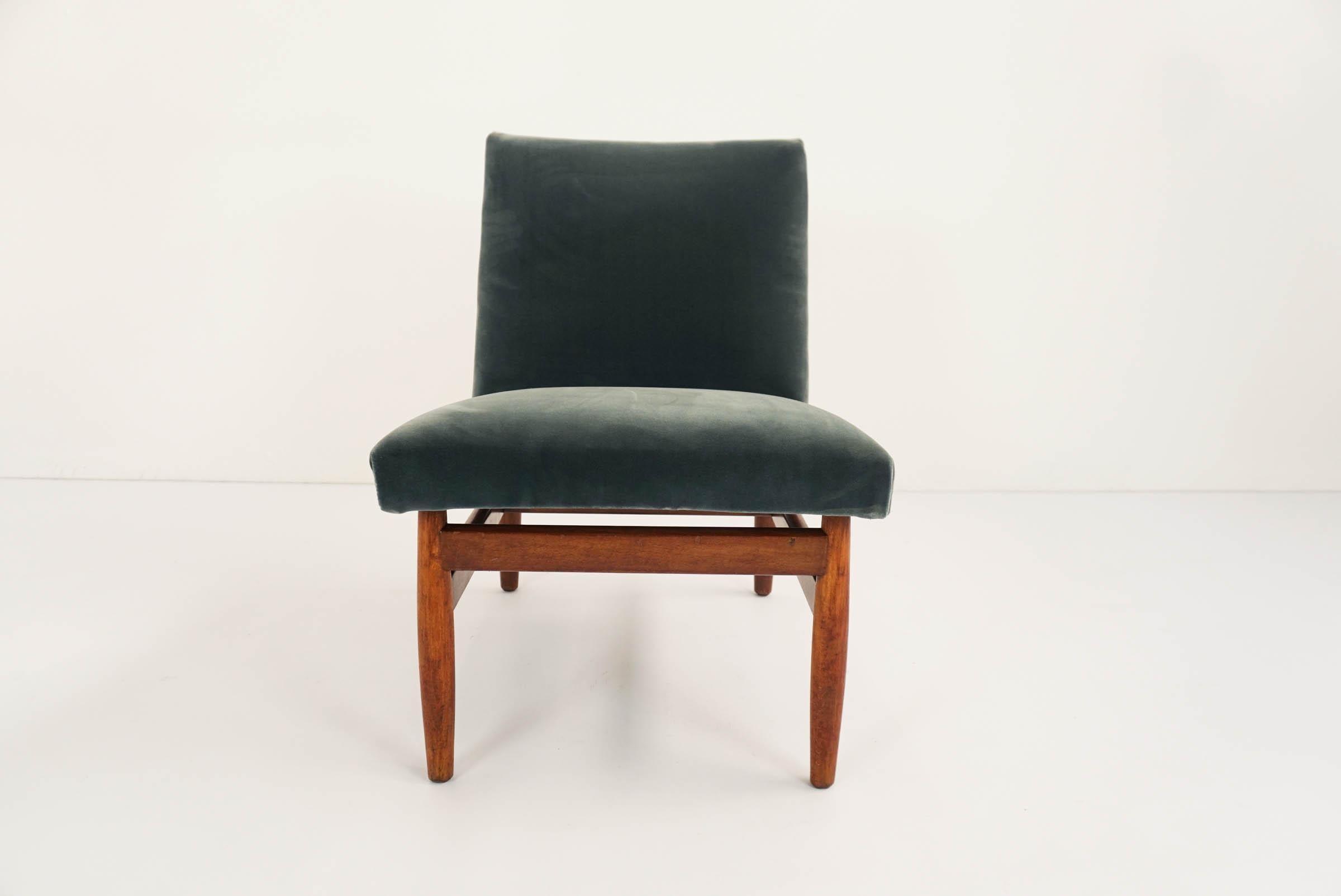 Set of 4 Danish Elegant Lounge Chairs For Sale 1