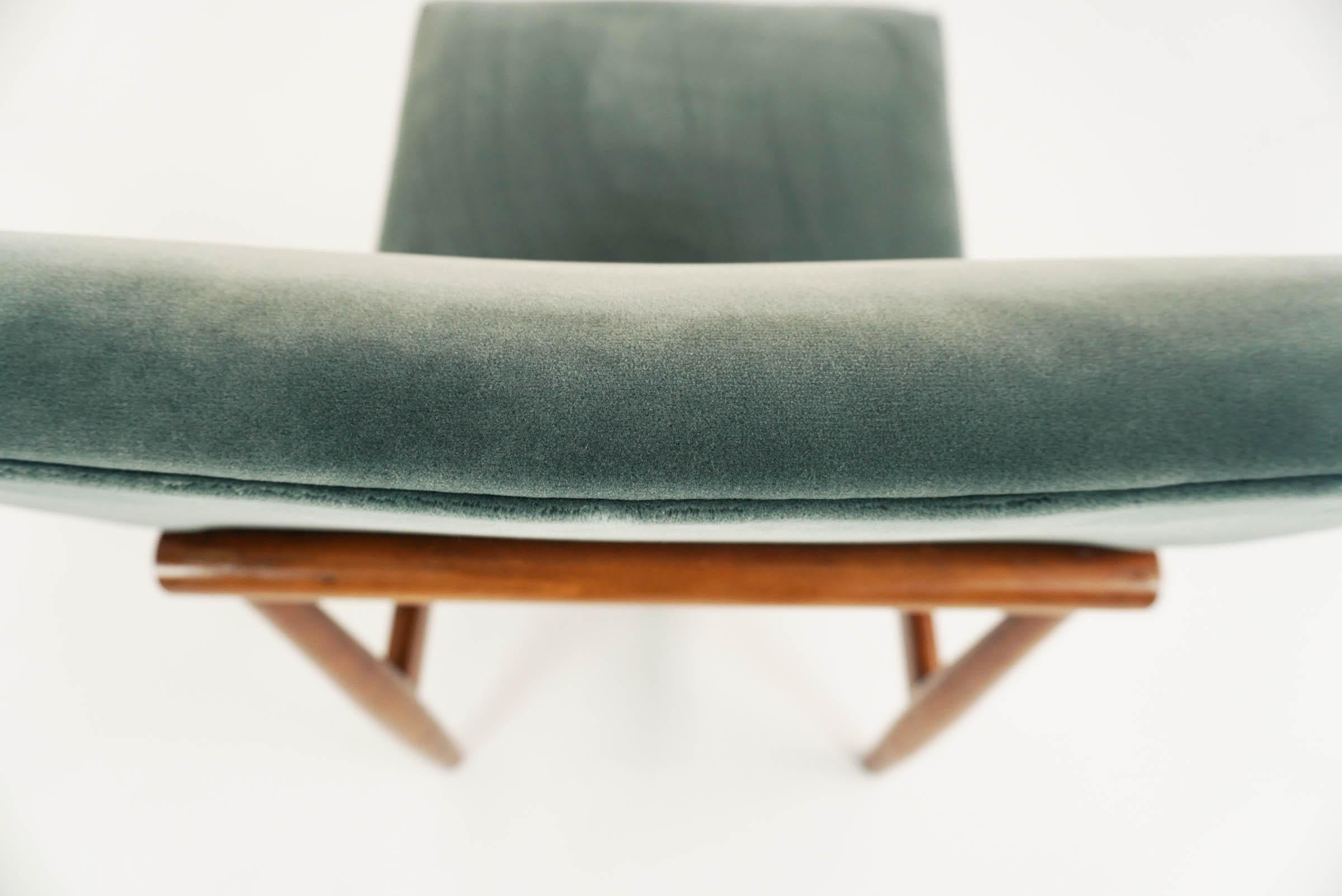 Set of 4 Danish Elegant Lounge Chairs For Sale 2
