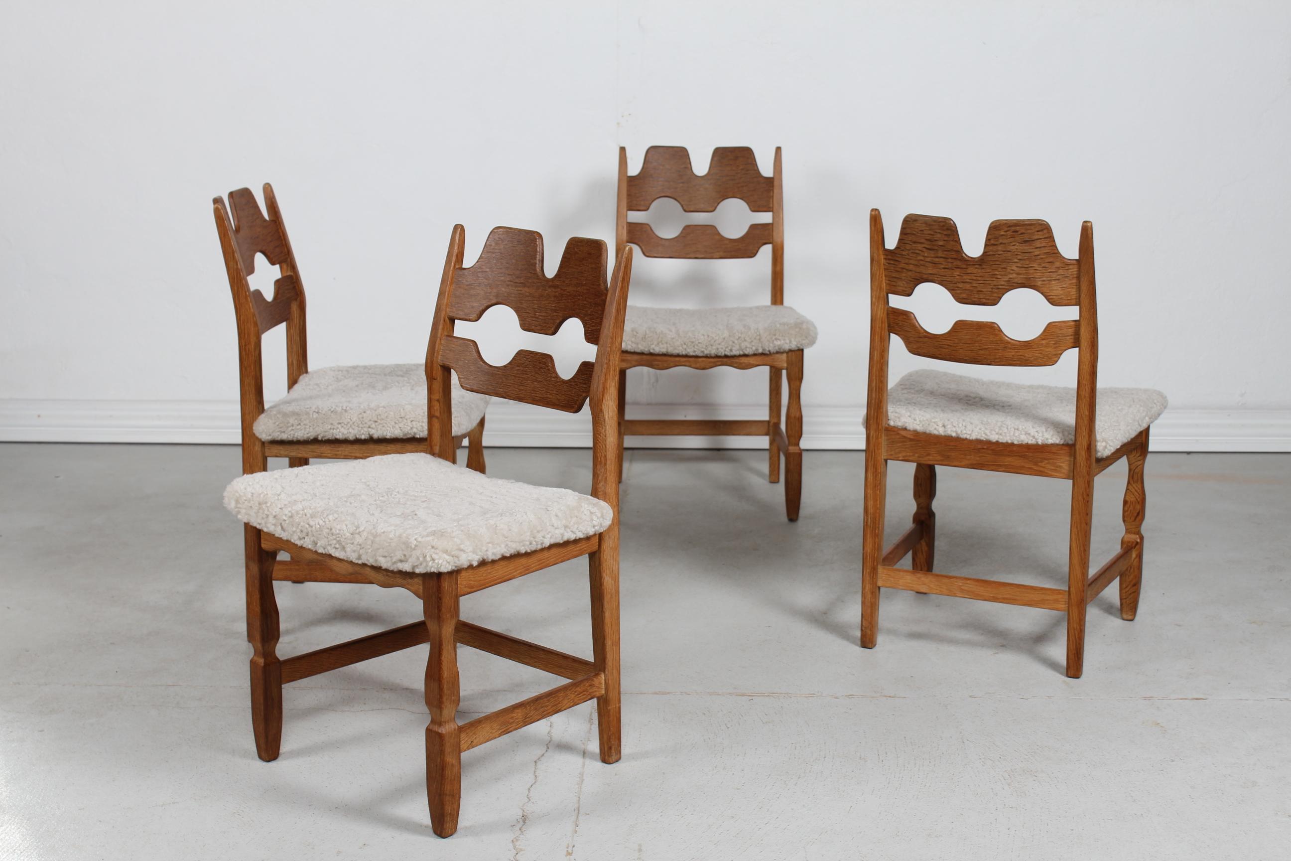 Set of 4 Danish Henning Kjærnulf Razor Blade Chairs of Oak + New Sheepskin 1970s In Good Condition For Sale In Aarhus C, DK