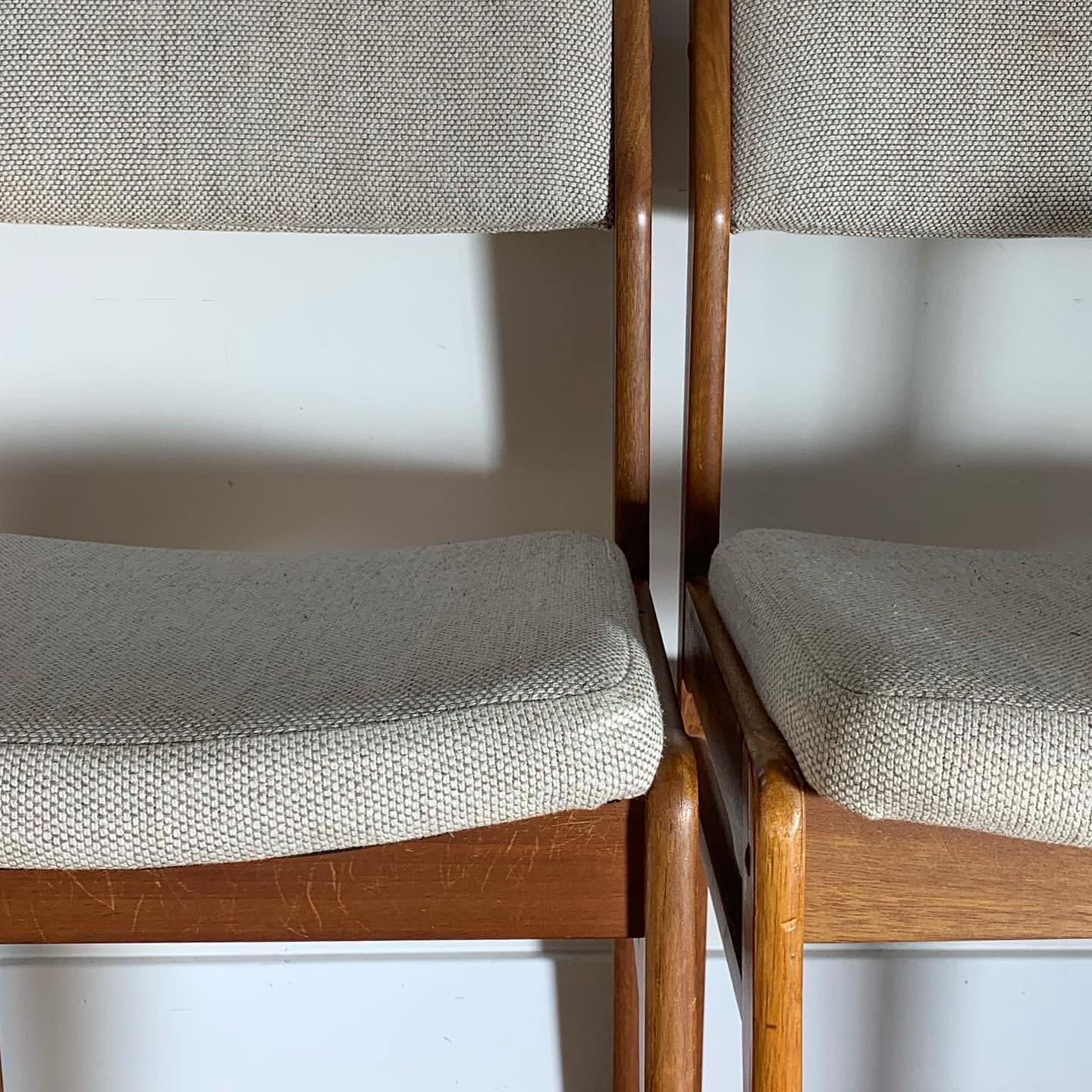 Upholstery Set of 4 Danish Mid-Century Modern Bouclé and Teak Chairs, 1960s