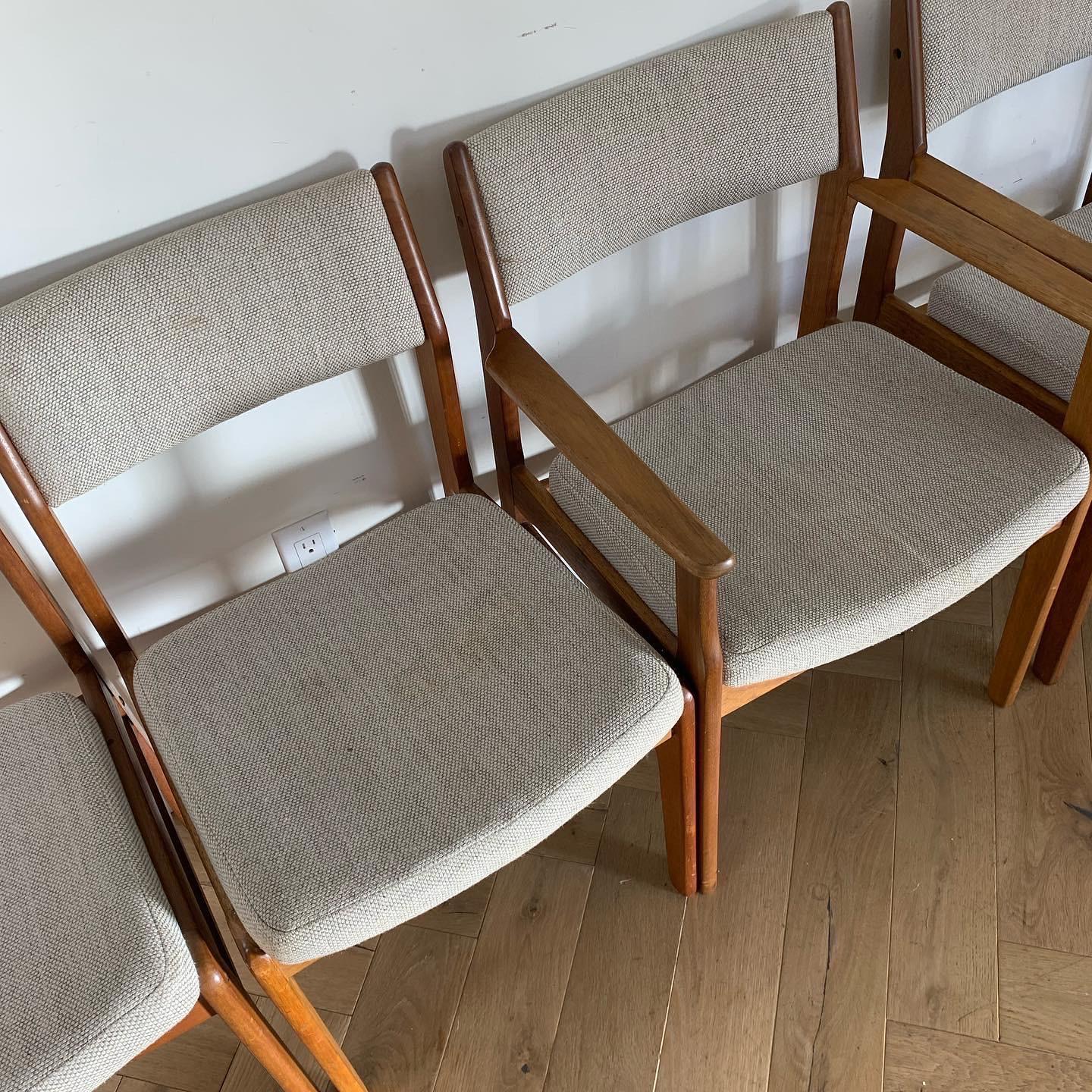 Set of 4 Danish Mid-Century Modern Bouclé and Teak Chairs, 1960s 1