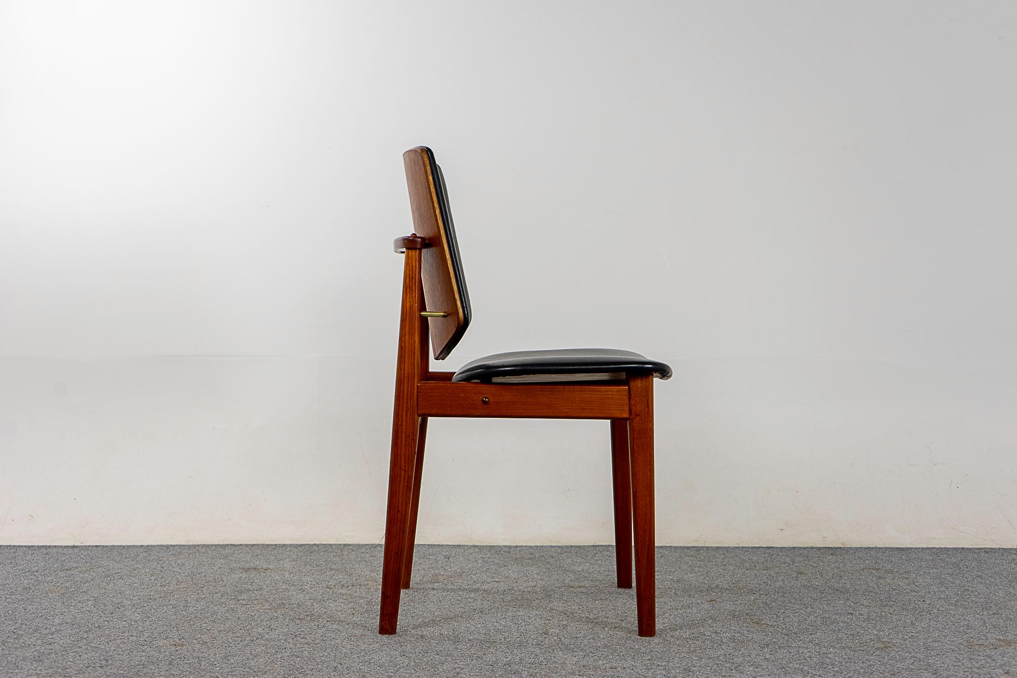 Mid-20th Century Set of 4 Danish Mid-Century Modern Teak Dining Chairs