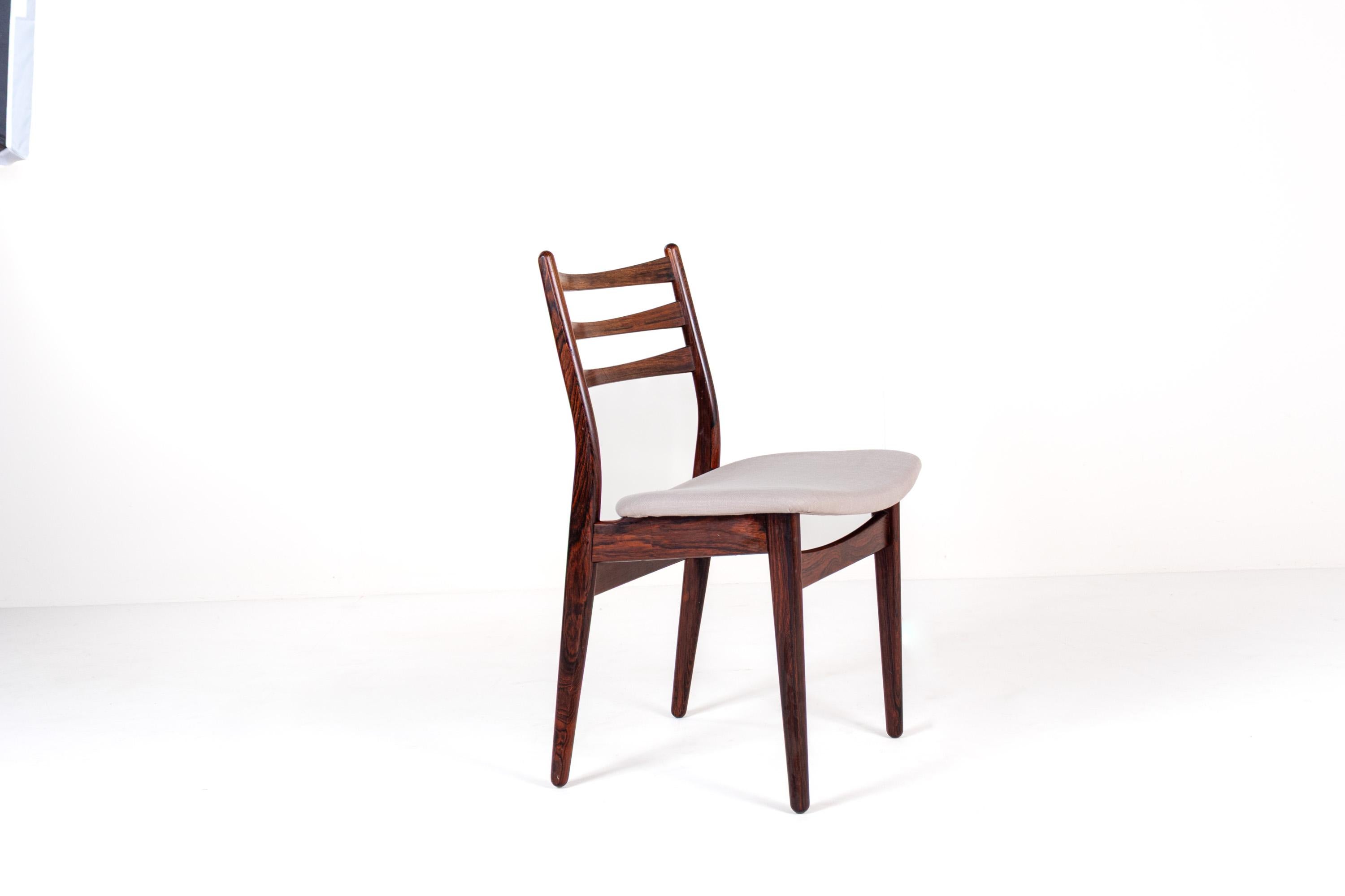 Juego de 4 sillas de comedor danesas de palisandro de mediados de siglo Madera en venta