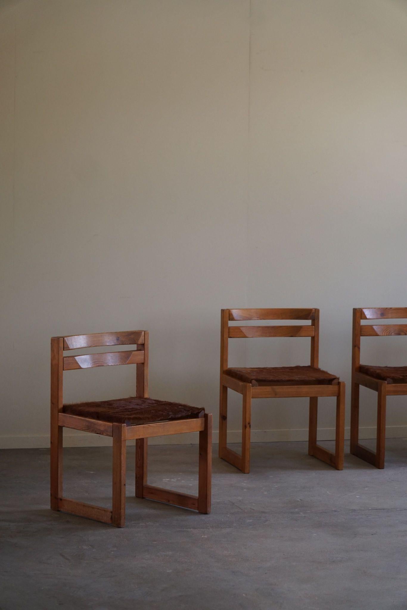 Set di 4 sedie da pranzo moderne danesi in pino e pelle di mucca, di Knud Færch, anni '70 in vendita 4