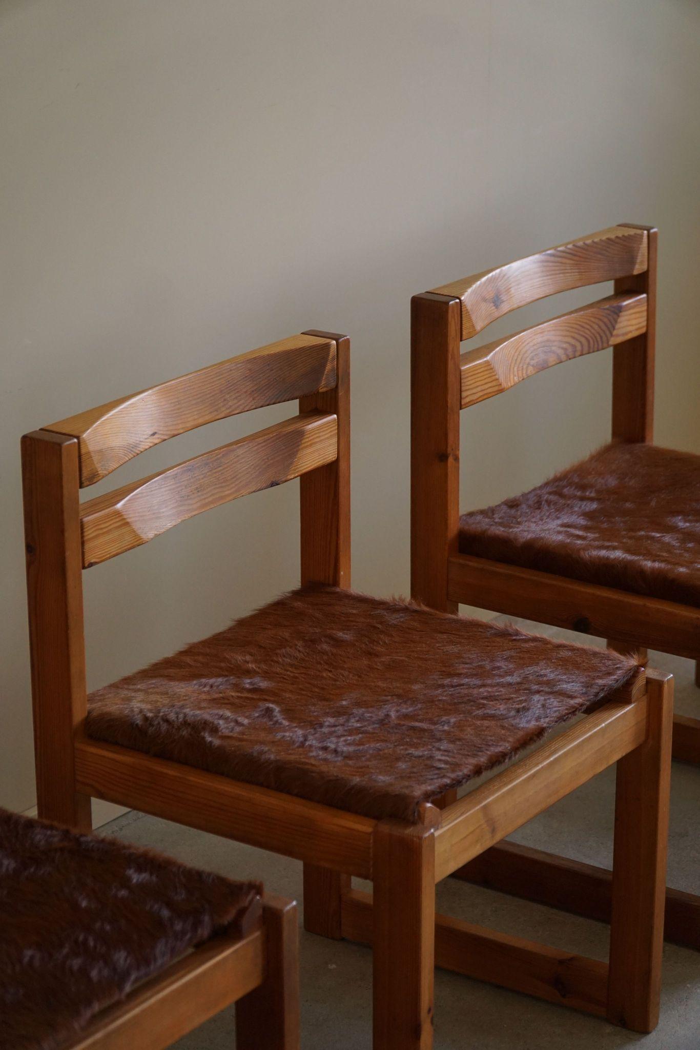 Set di 4 sedie da pranzo moderne danesi in pino e pelle di mucca, di Knud Færch, anni '70 in vendita 11
