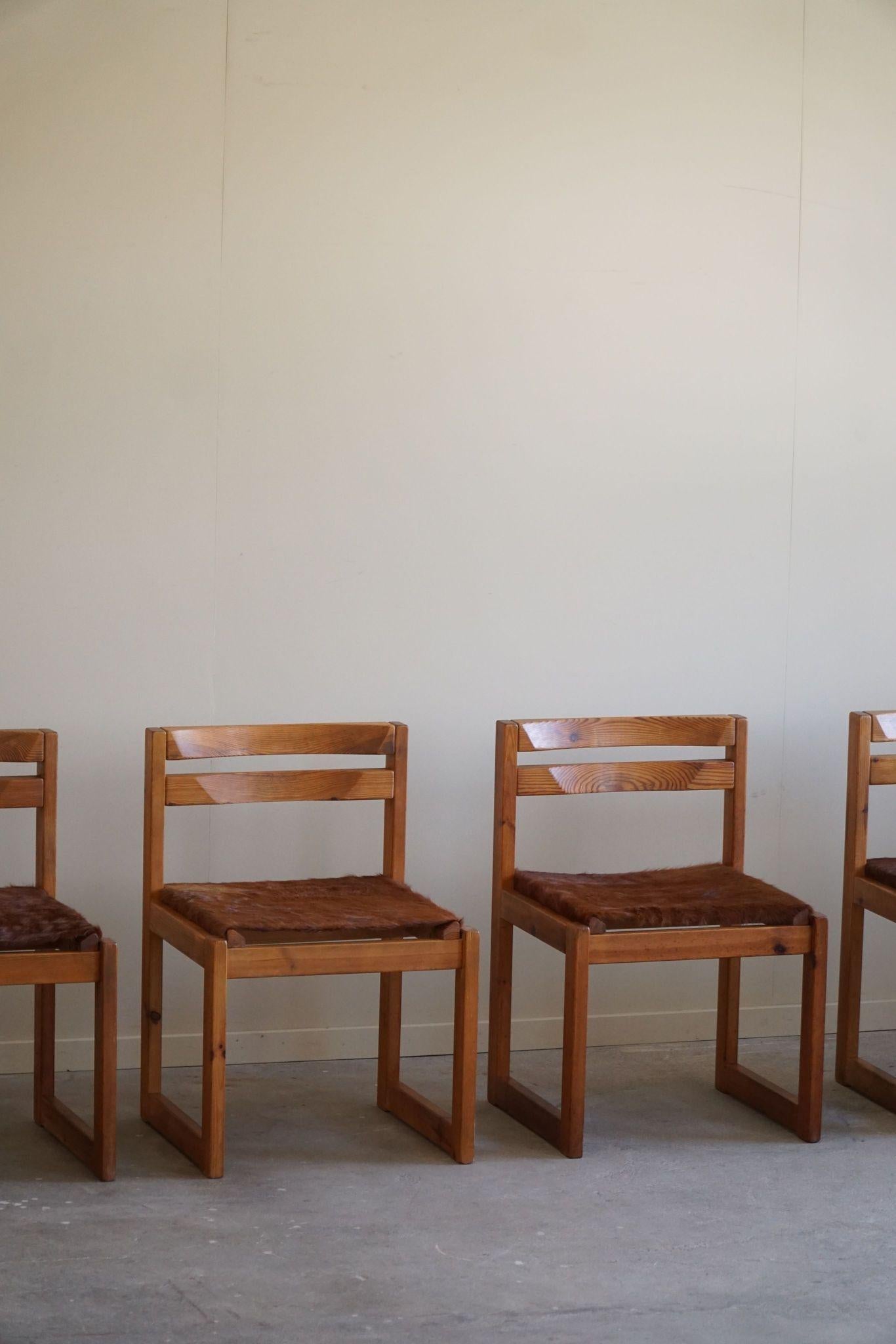 Set di 4 sedie da pranzo moderne danesi in pino e pelle di mucca, di Knud Færch, anni '70 in vendita 12