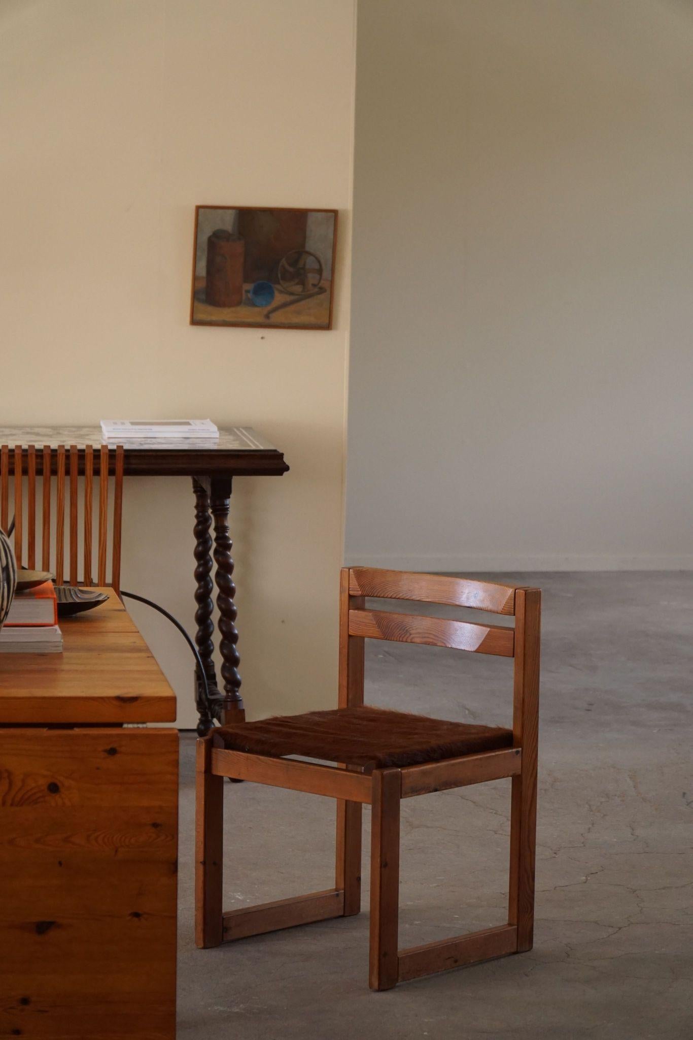 Danese Set di 4 sedie da pranzo moderne danesi in pino e pelle di mucca, di Knud Færch, anni '70 in vendita