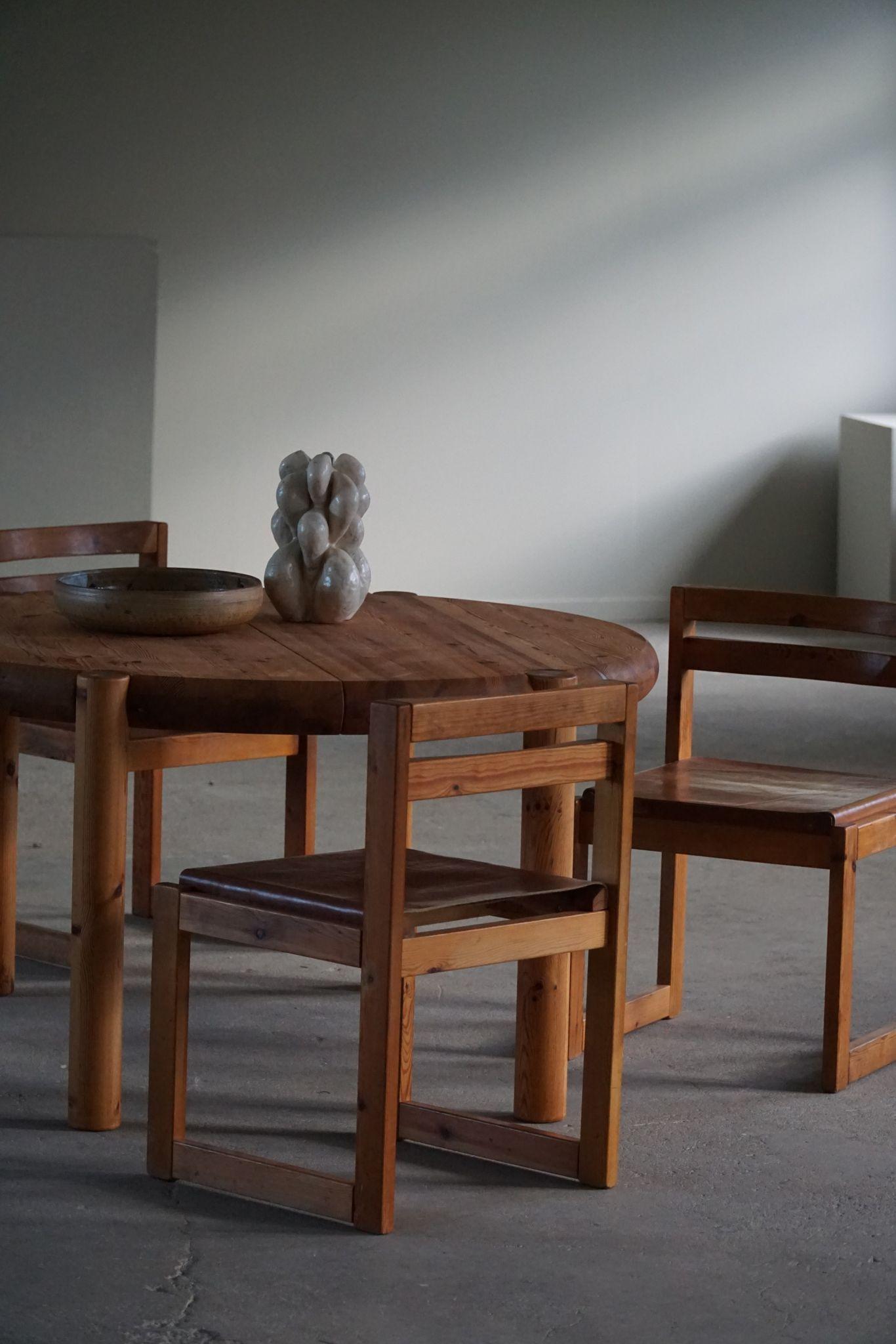 Brutalist Set of 4, Danish Modern Dining Chairs in Pine and Leather, by Knud Færch, 1970s For Sale