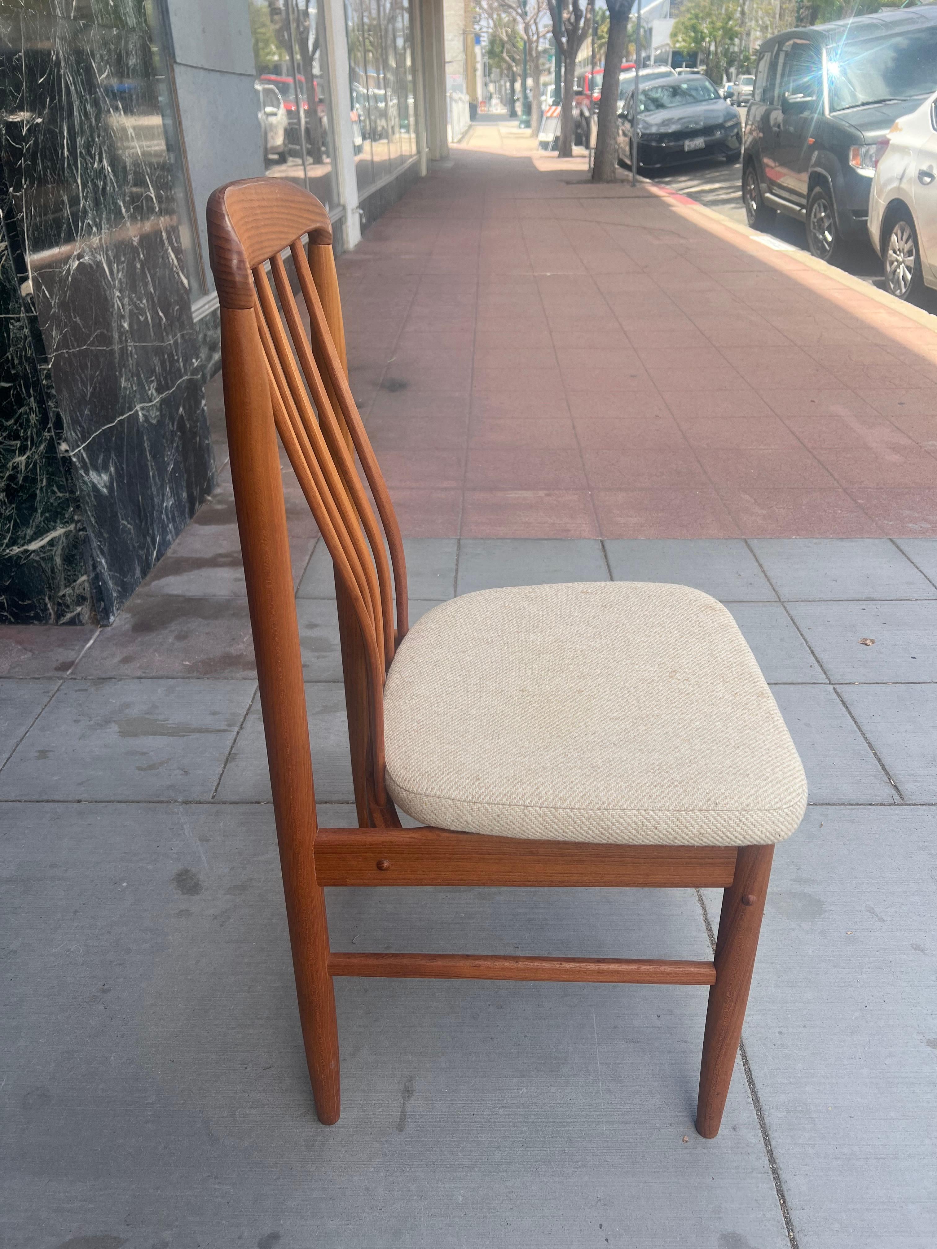 Set of 4 Danish Modern solid Teak Dining Chairs by Benny Linden 2