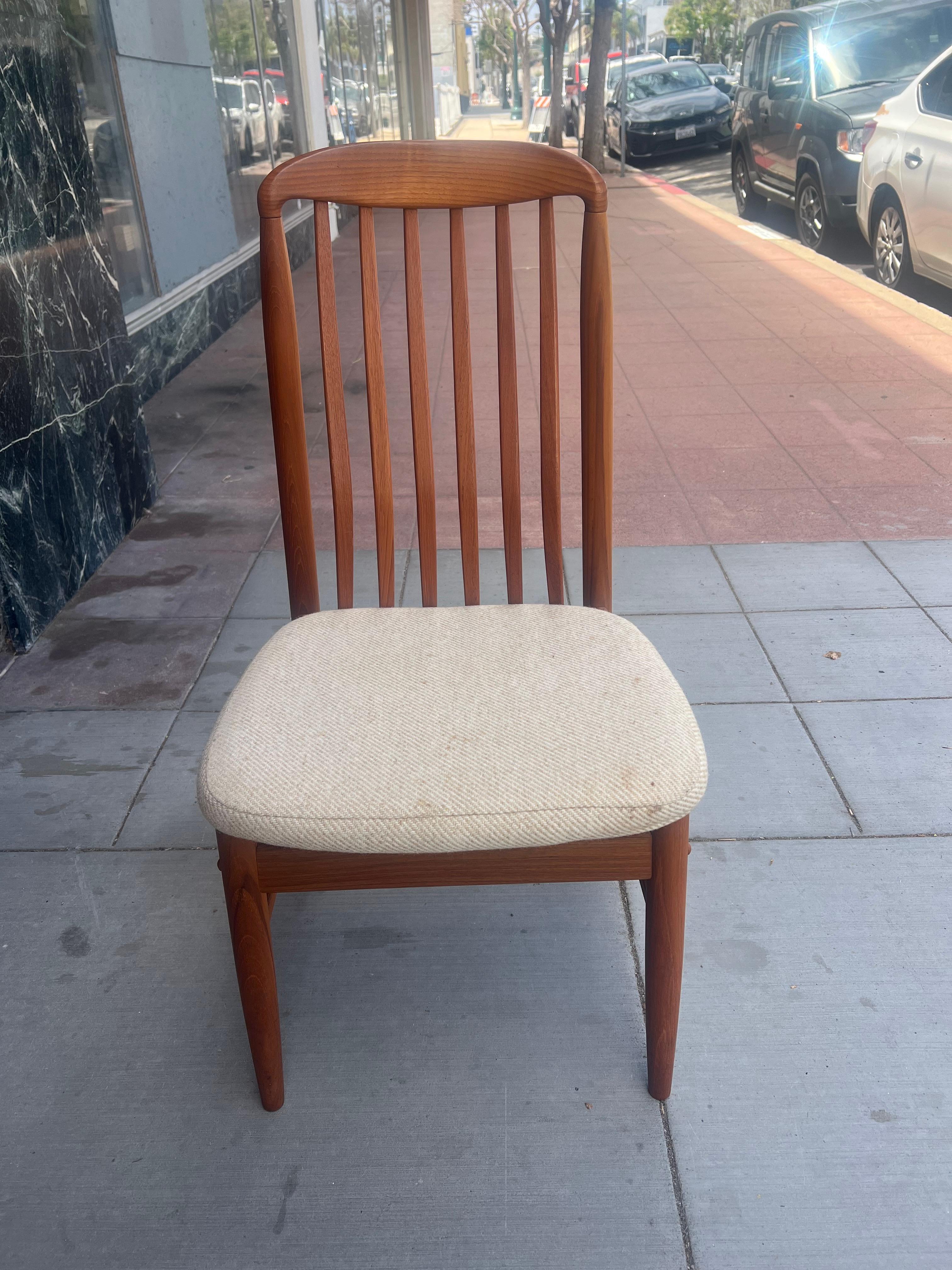 Set of 4 Danish Modern solid Teak Dining Chairs by Benny Linden In Good Condition In San Diego, CA