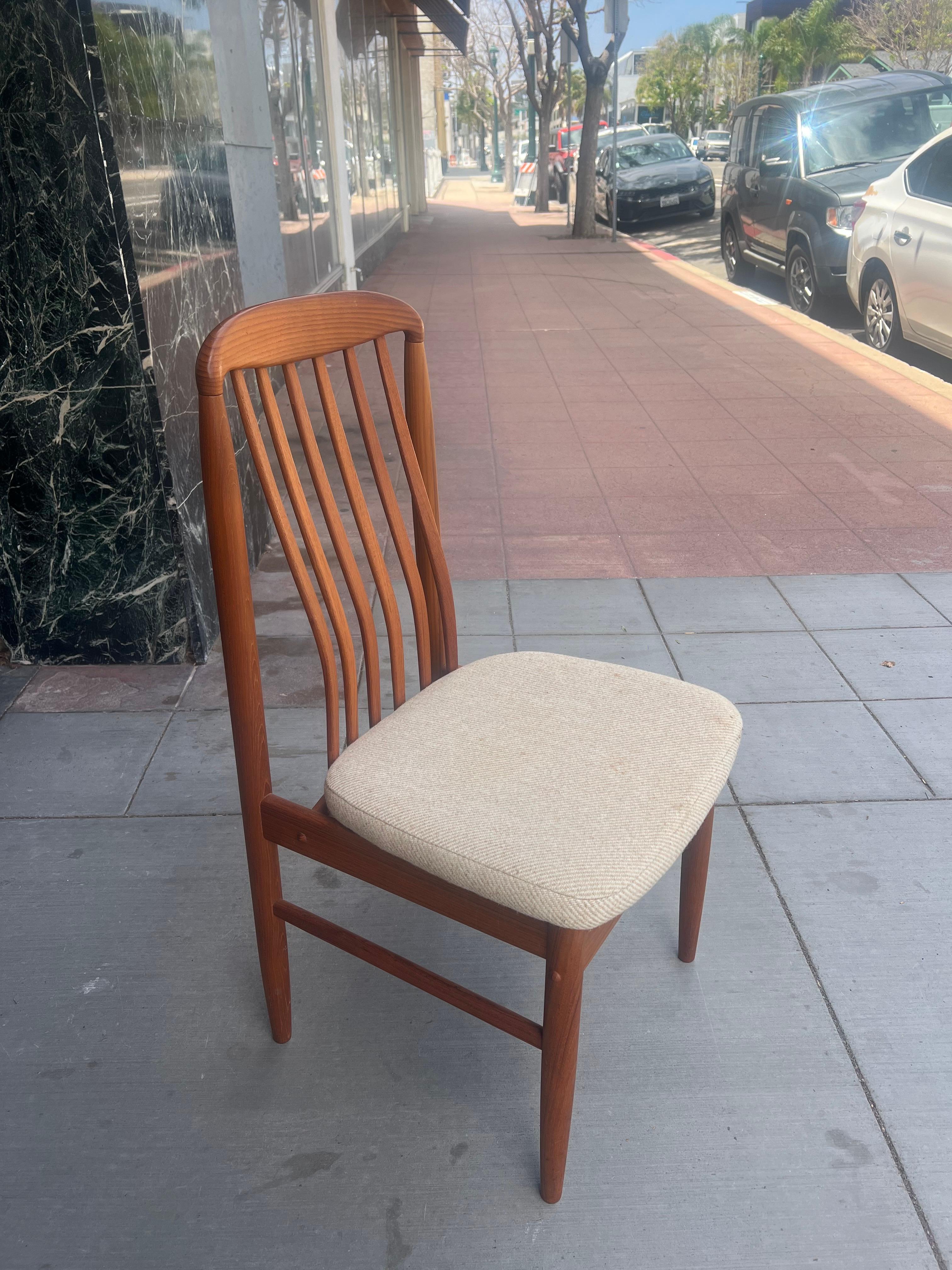 Set of 4 Danish Modern solid Teak Dining Chairs by Benny Linden 1