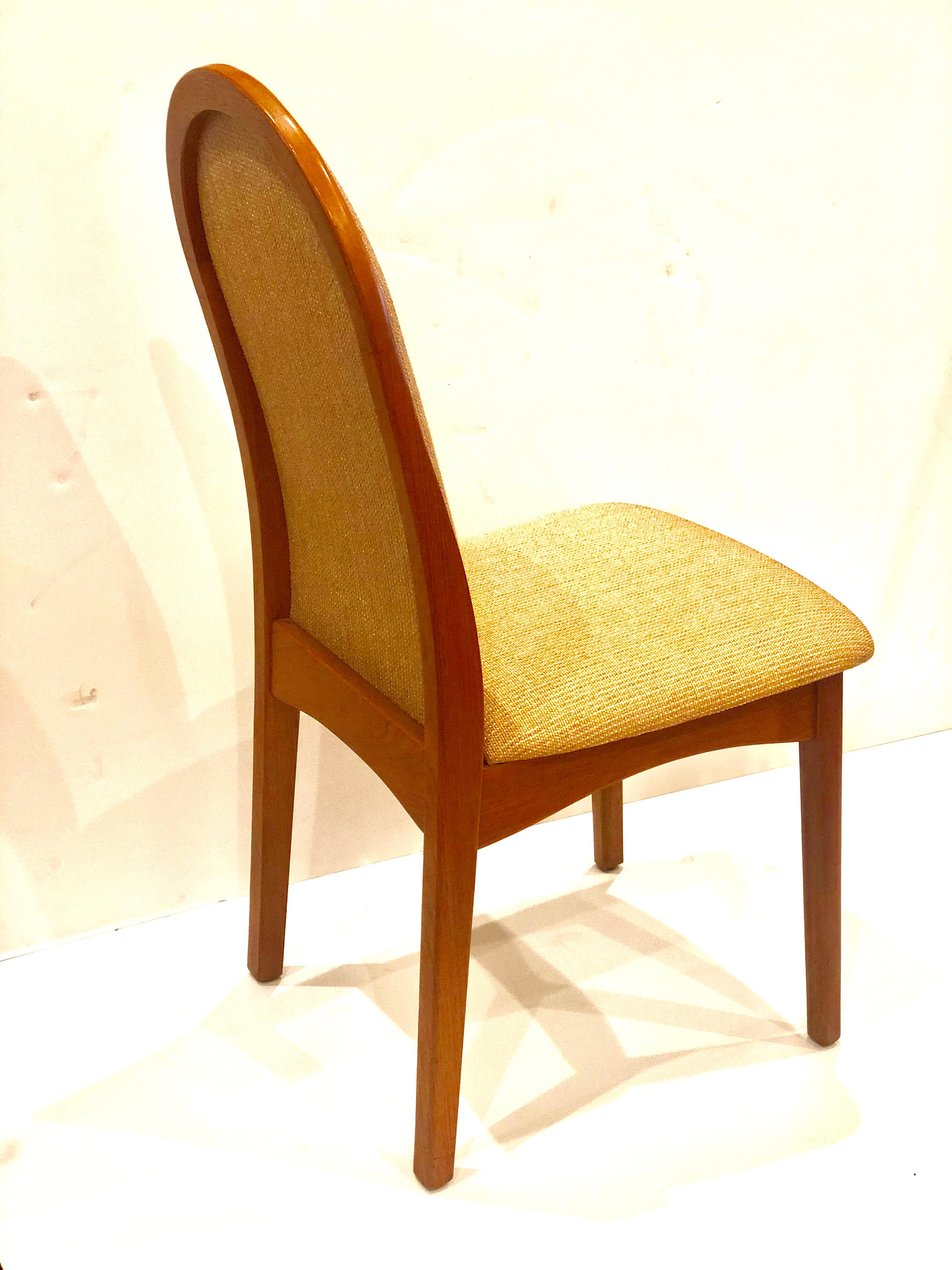European Set of 4 Danish Modern Tall Back Dinning Chairs