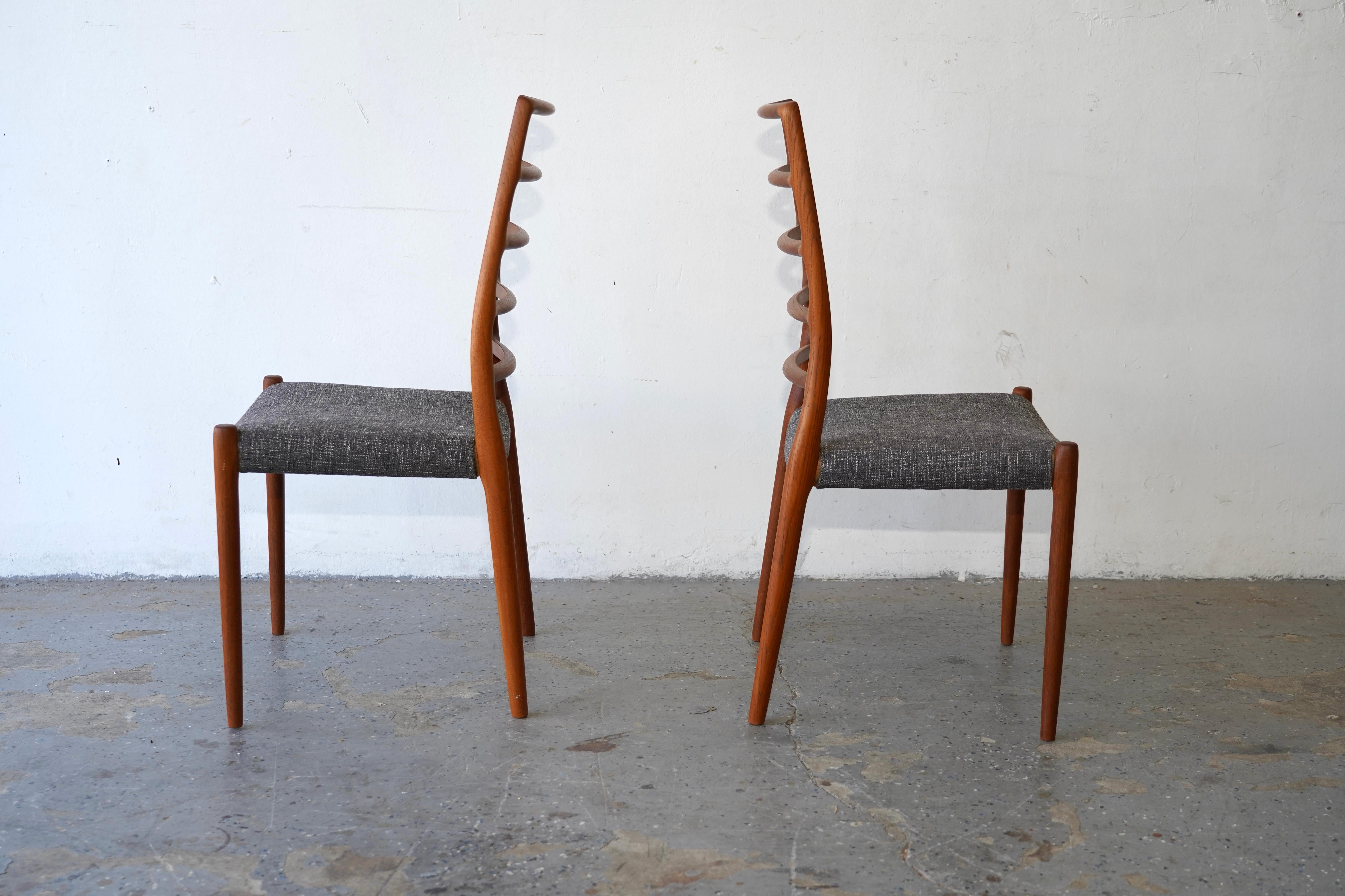 Danois Set Of 4 Danish Modernity  Teck J.A.  Chaises de salle à manger Møller modèle 82 en vente