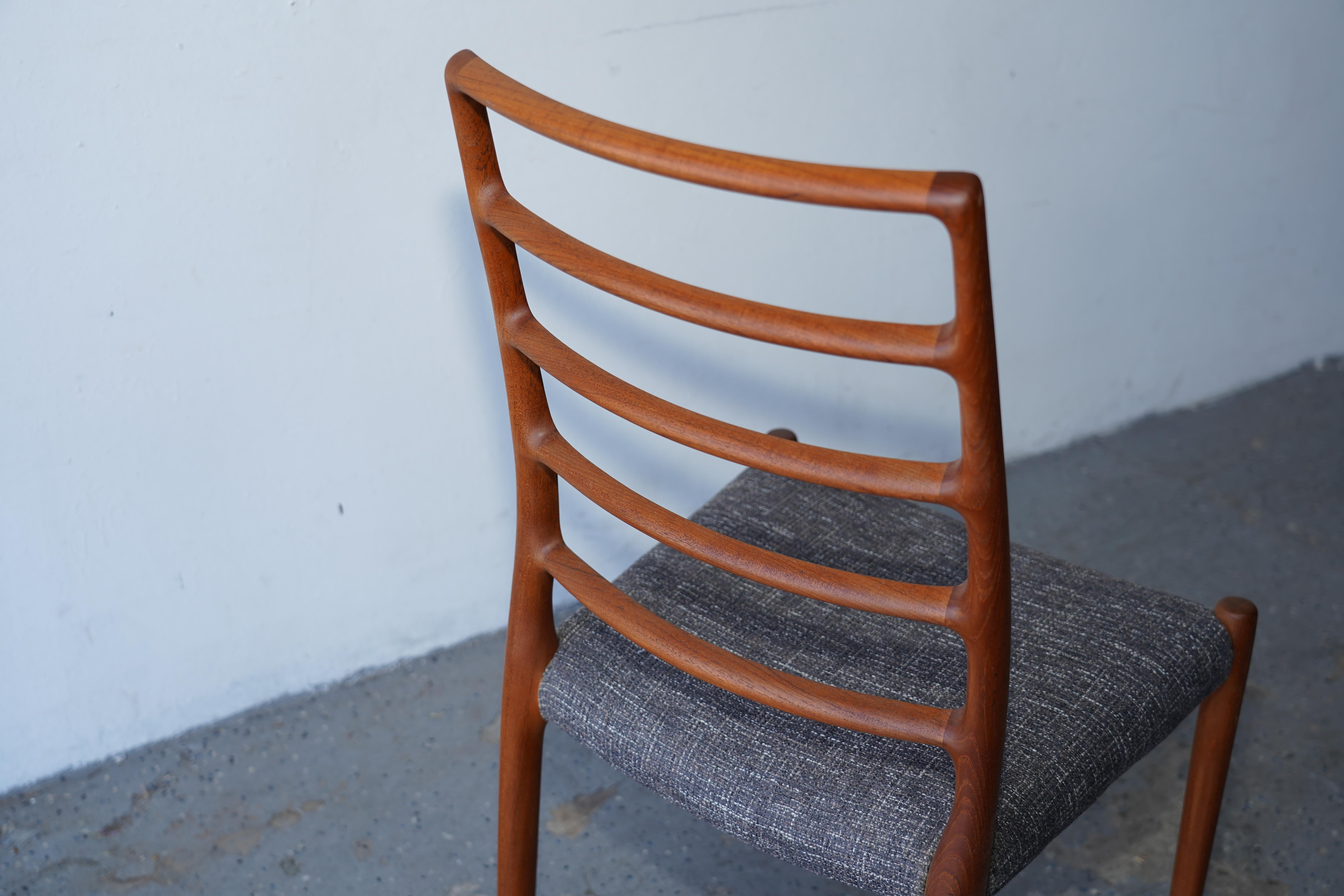 Set Of 4 Danish Modernity  Teck J.A.  Chaises de salle à manger Møller modèle 82 Bon état - En vente à Las Vegas, NV