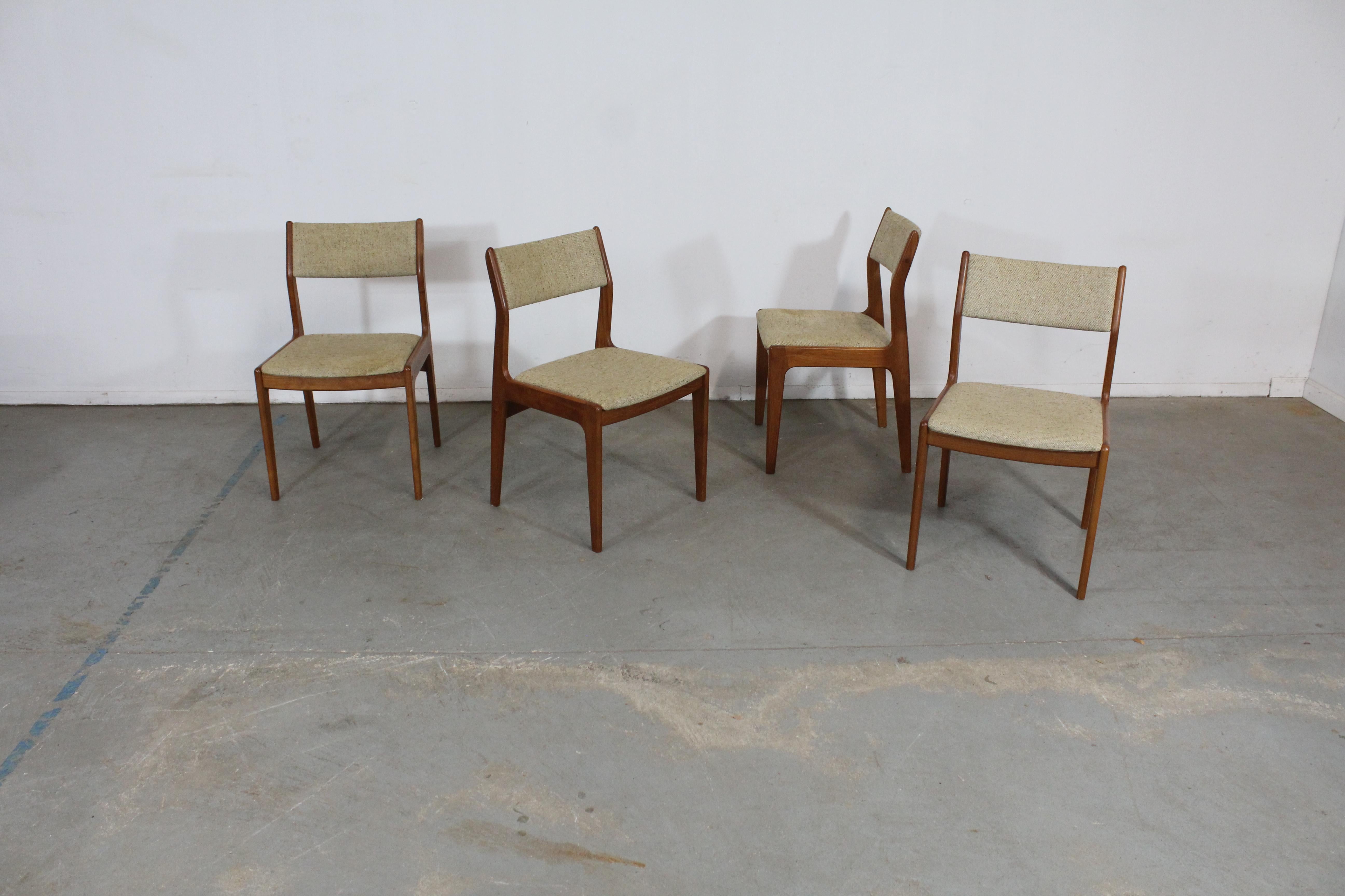 d-scan dining chairs