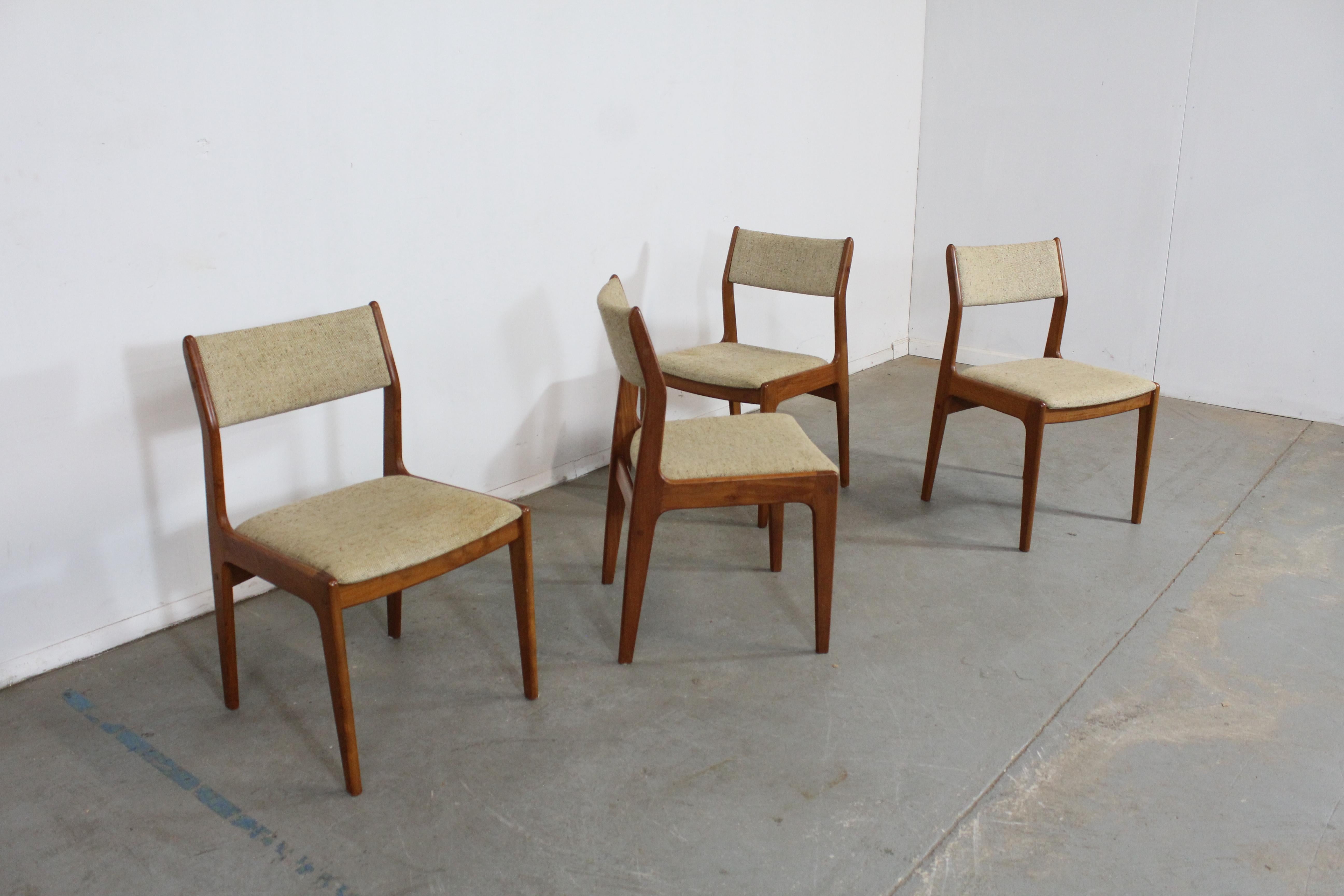d scan chairs
