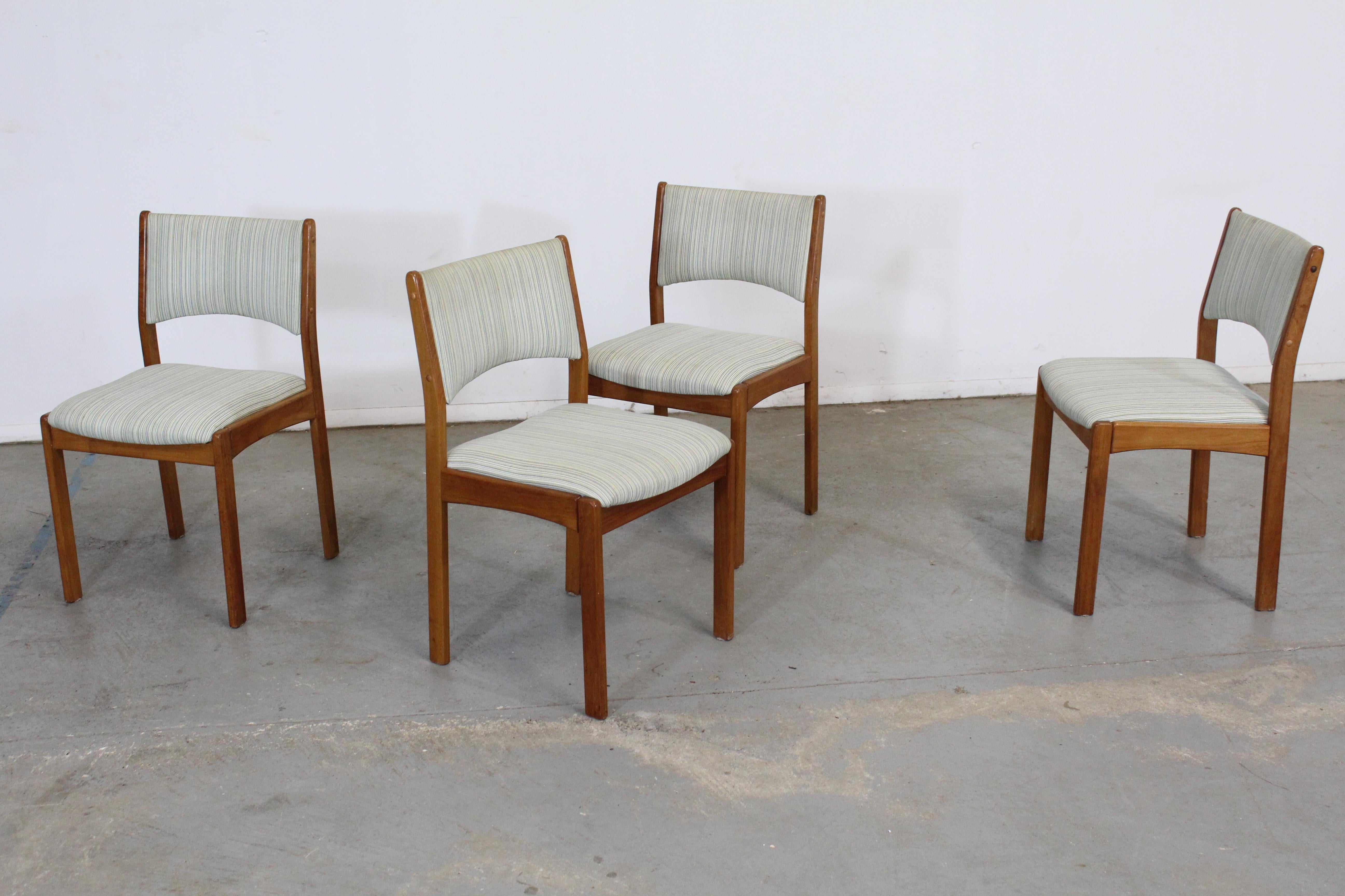 Set of 4 Danish Modern Teak Side Dining Chairs 4