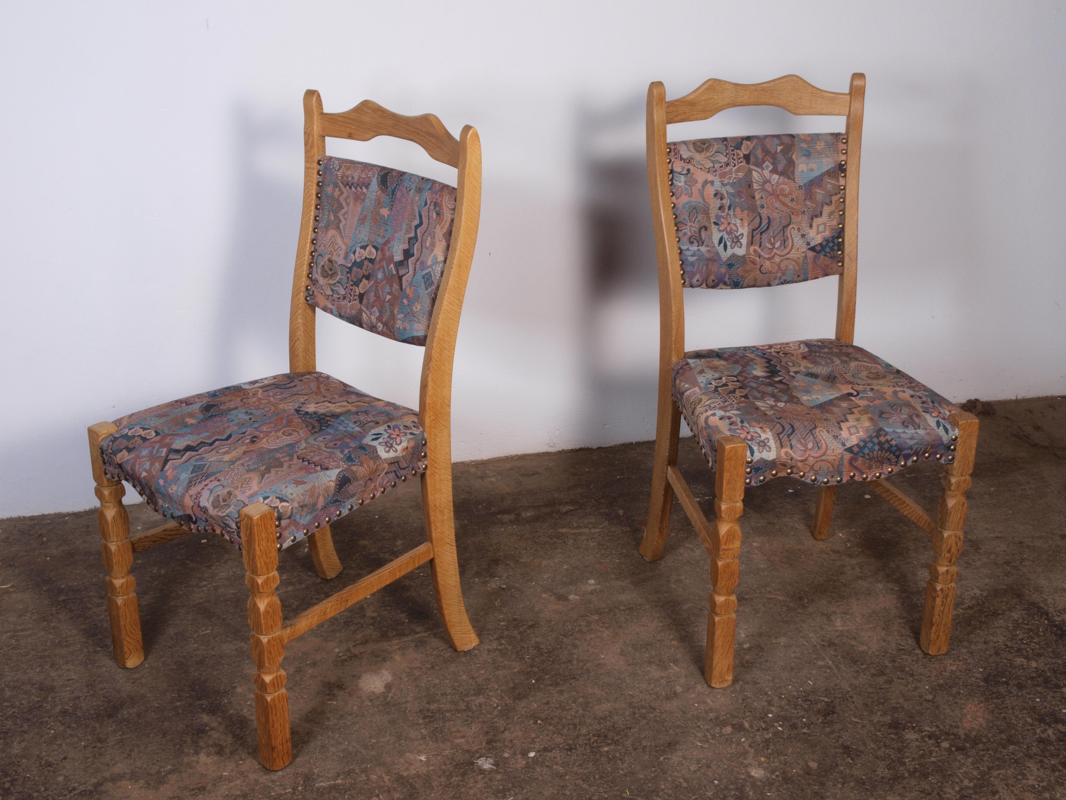 Milieu du XXe siècle Ensemble de 4 chaises de salle à manger en Oak danois attribuées à Henning Kjærnulf en vente