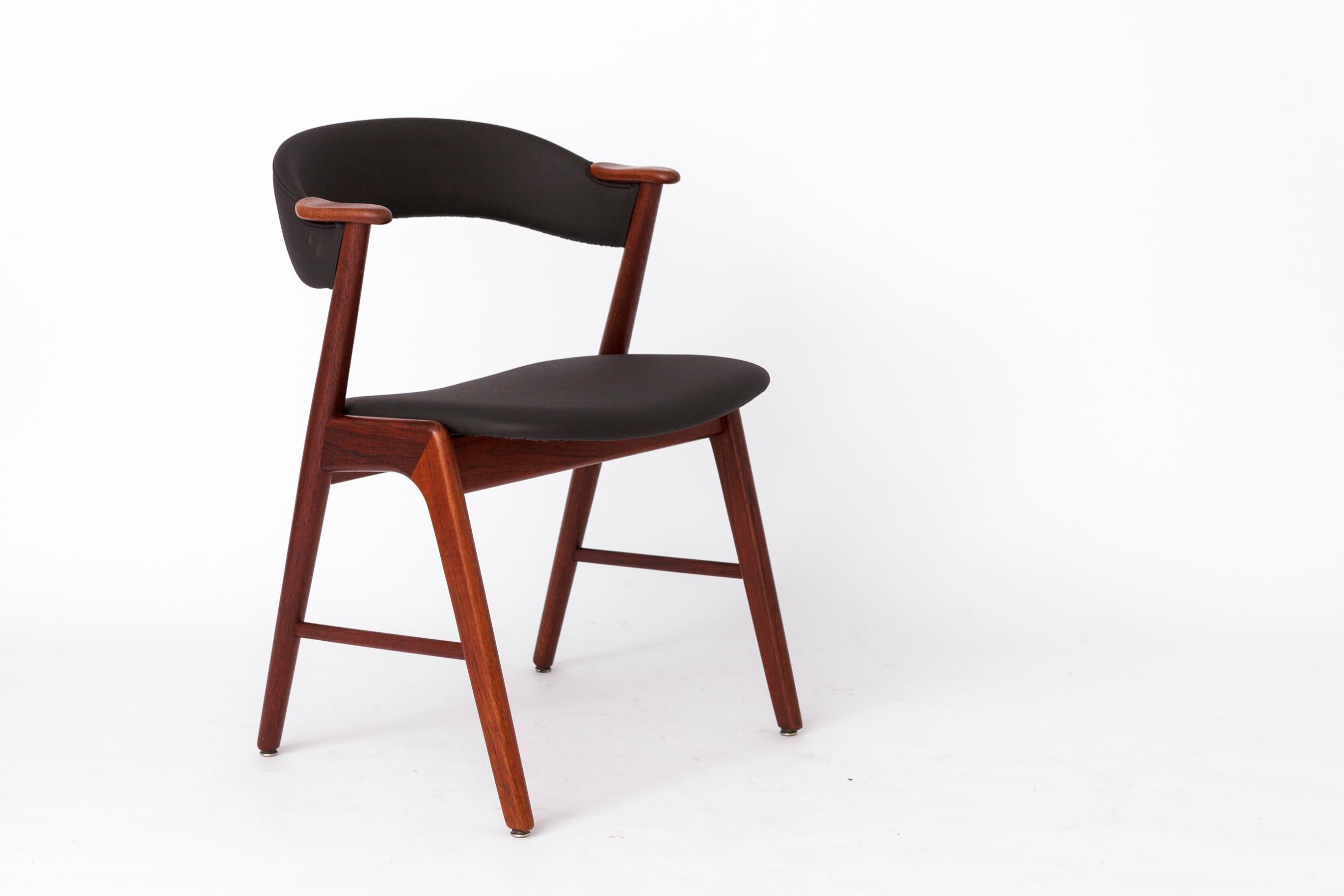 Mid-Century moderno Set di 4 sedie da pranzo danesi in teak di Korup Stolefabrik - Moda Mid-Century anni '60 in vendita