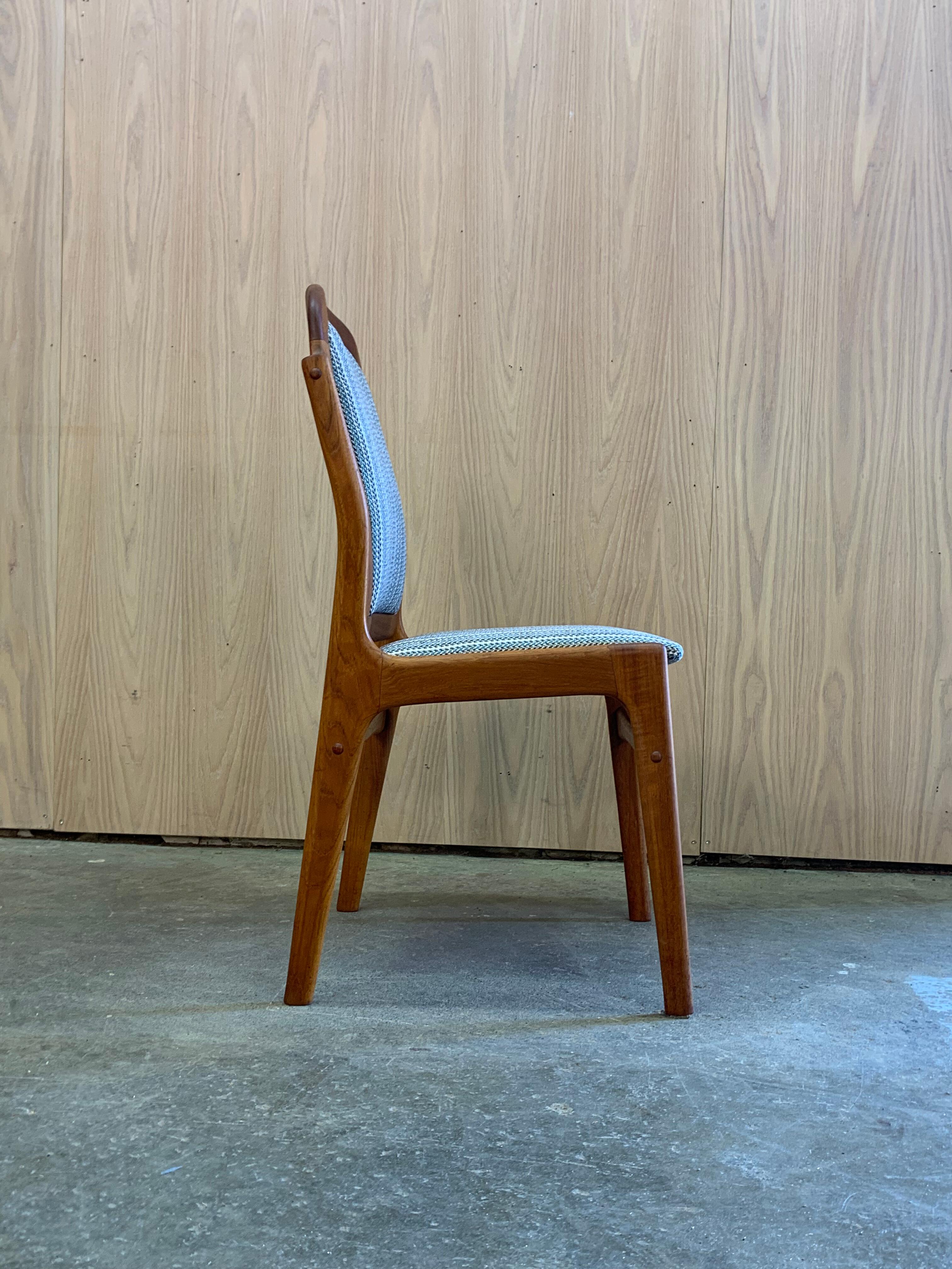 Set di 4 sedie da pranzo danesi in teak in vendita 7