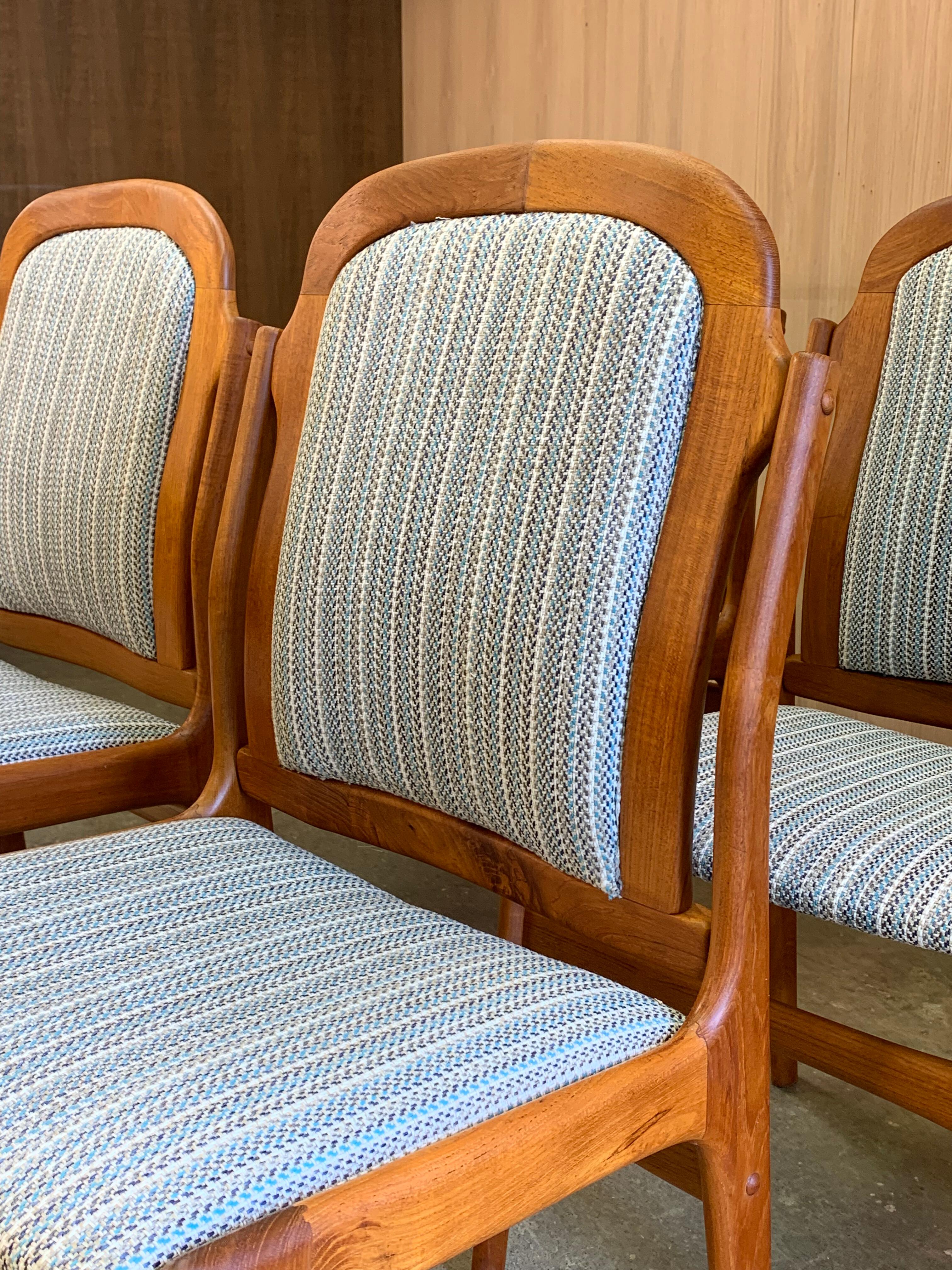 Set di 4 sedie da pranzo danesi in teak in vendita 1