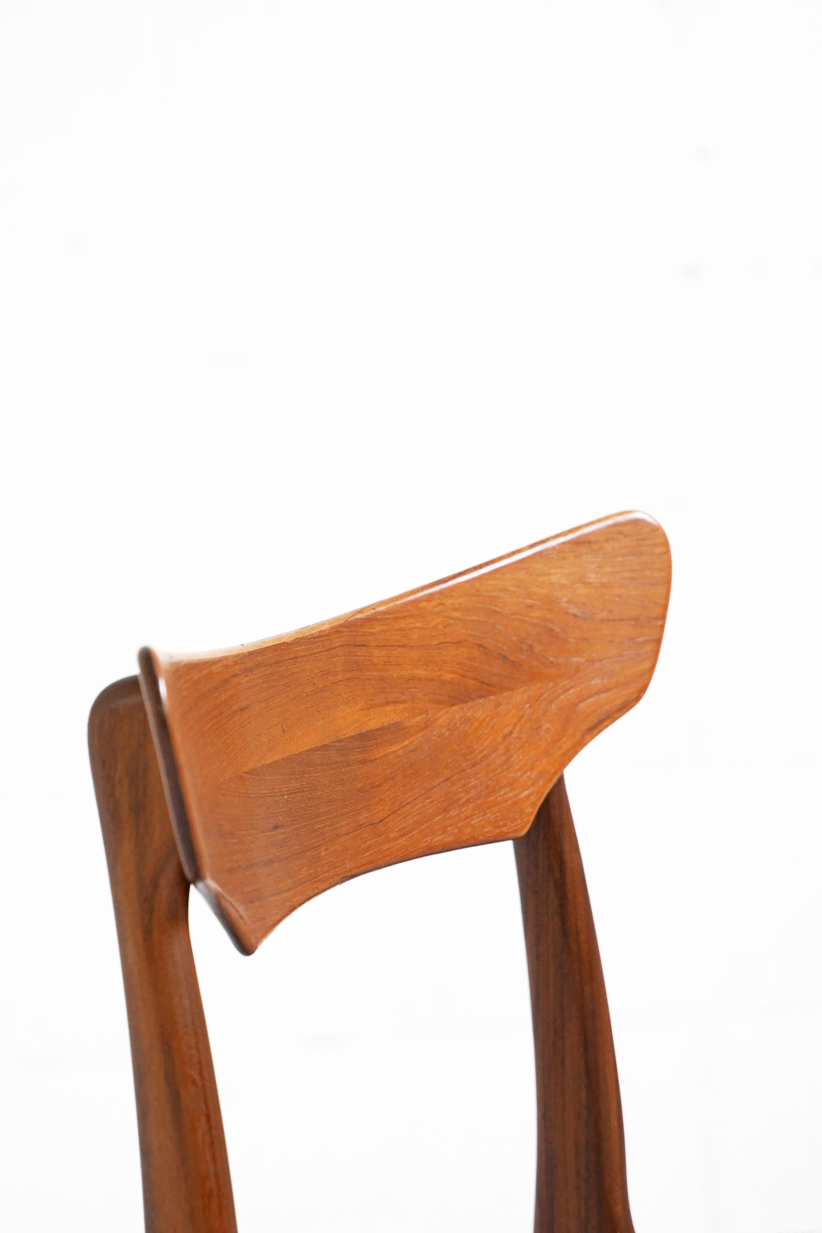 Set of 4 Danish Teak Dining Chairs for Schionning & Elgaard In Good Condition In TORONTO, CA