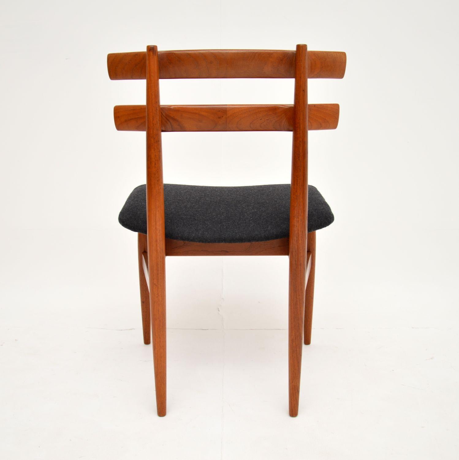 Ensemble de 4 chaises de salle à manger danoises en teck vintage par Poul Hundevad en vente 3