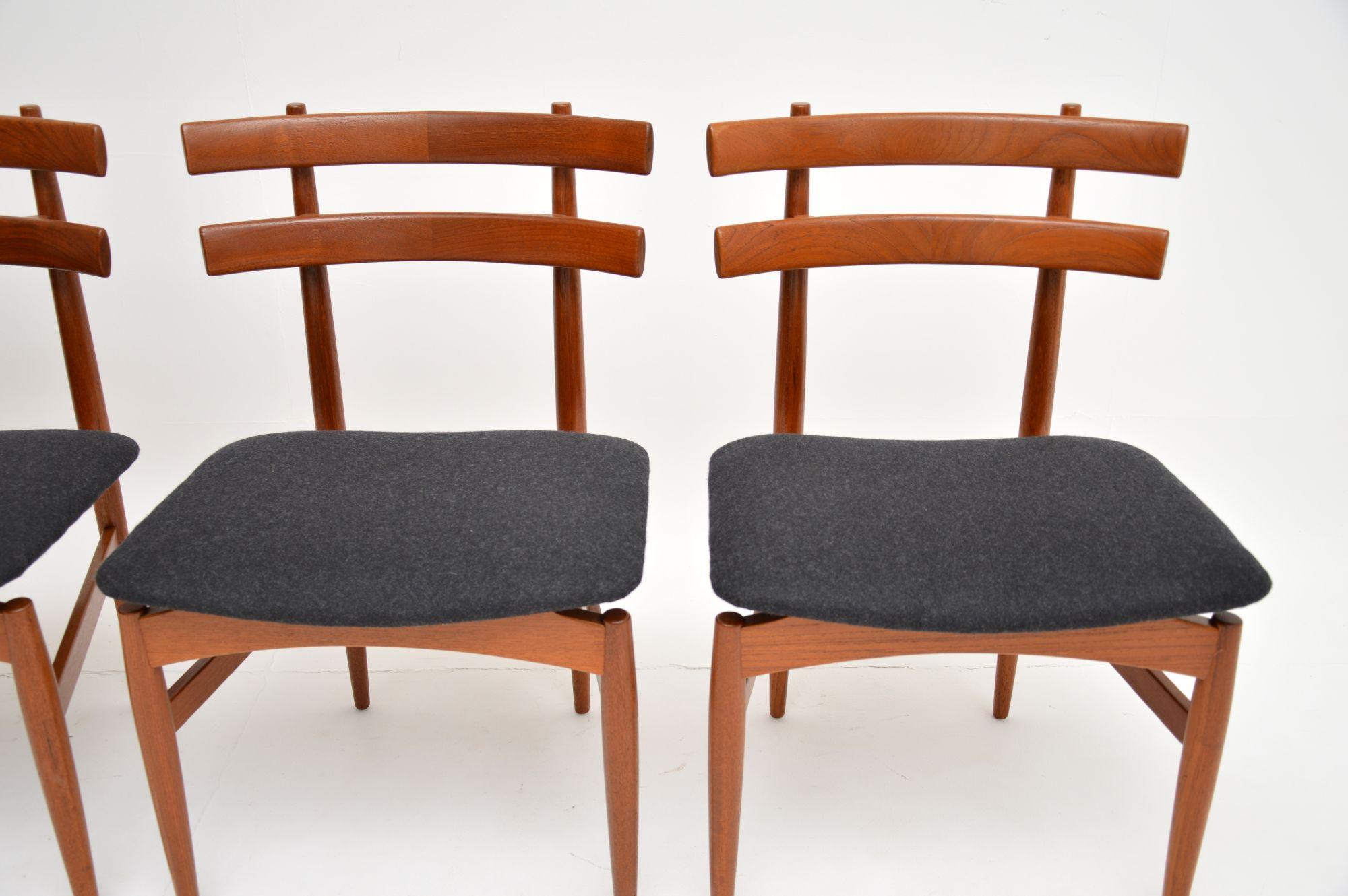 Danois Ensemble de 4 chaises de salle à manger danoises en teck vintage par Poul Hundevad en vente