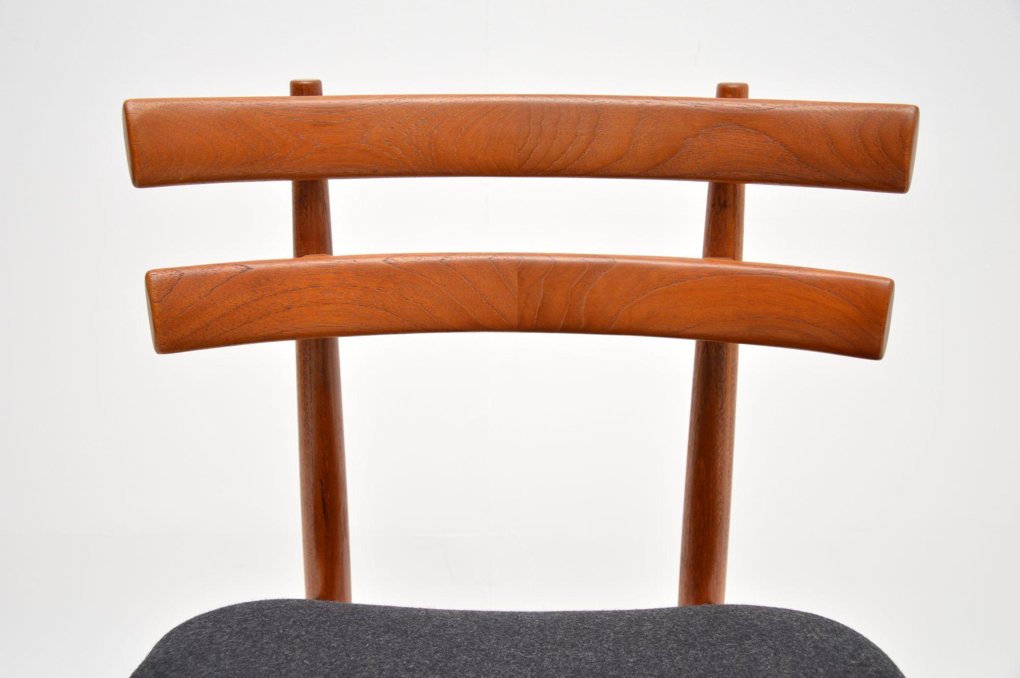 Teck Ensemble de 4 chaises de salle à manger danoises en teck vintage par Poul Hundevad en vente