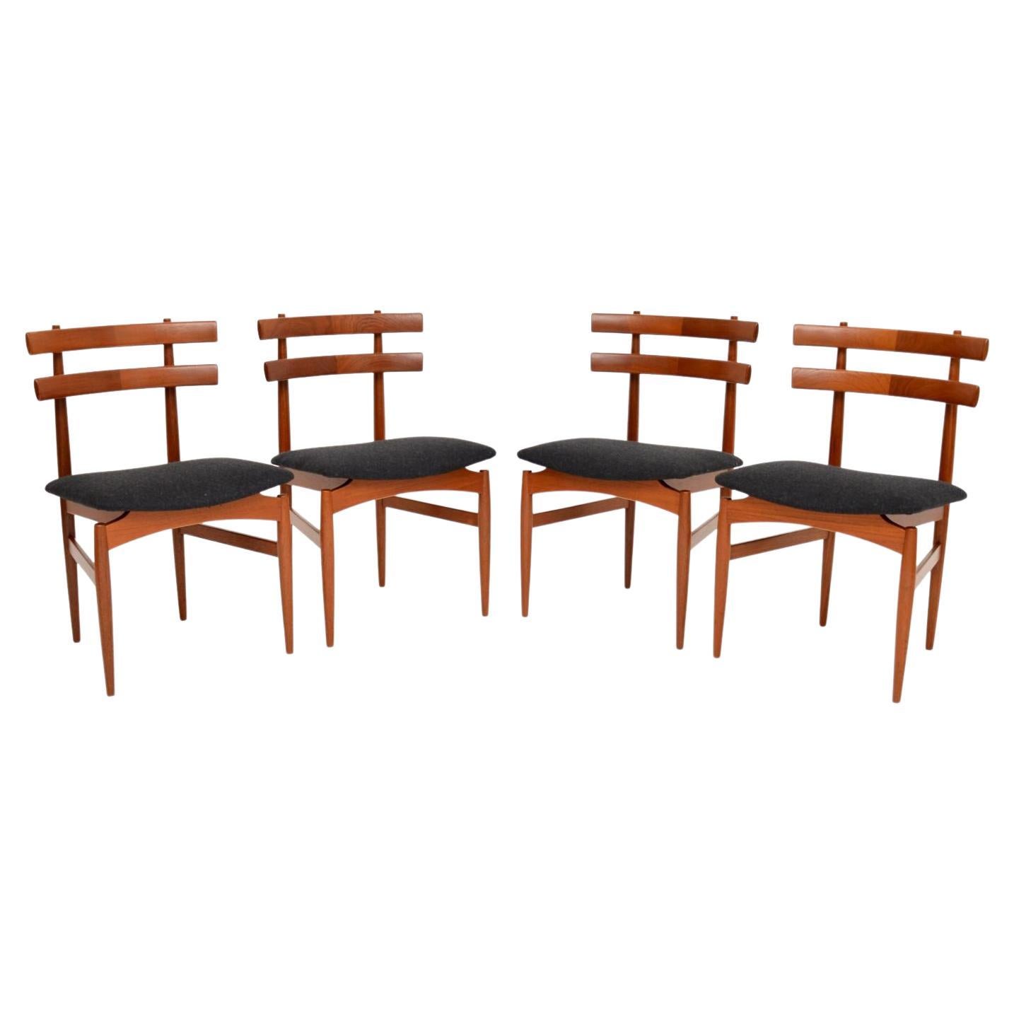 Ensemble de 4 chaises de salle à manger danoises en teck vintage par Poul Hundevad en vente