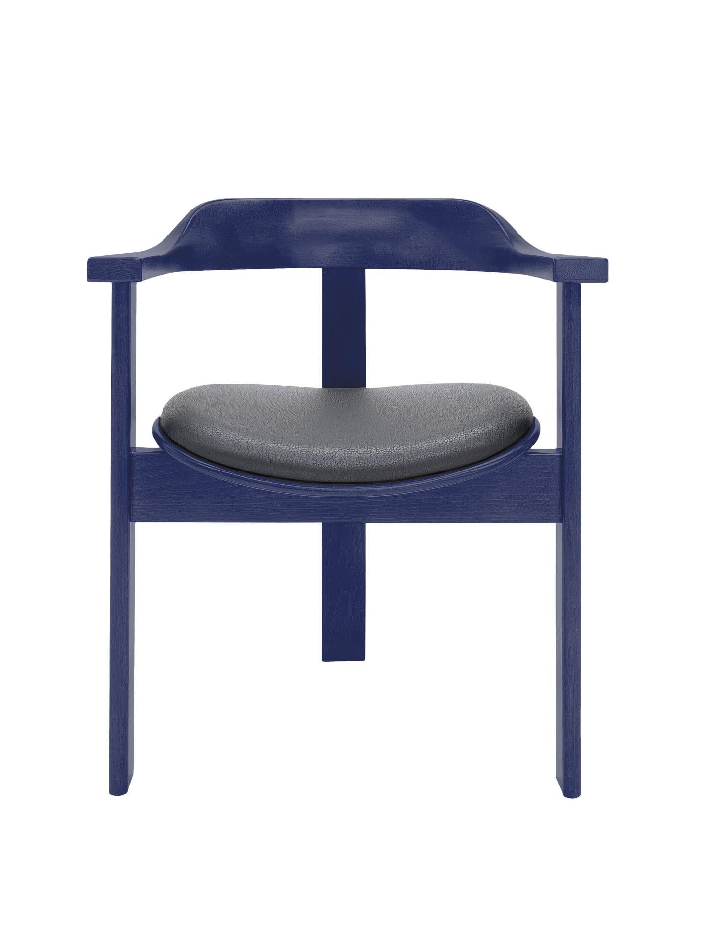 Der Haussmann-Stuhl ist ein lebendiges, zeitloses Stück voller Komfort und Eleganz.

Dieser einzigartige dreibeinige Stuhl hatte seine Premiere auf der 