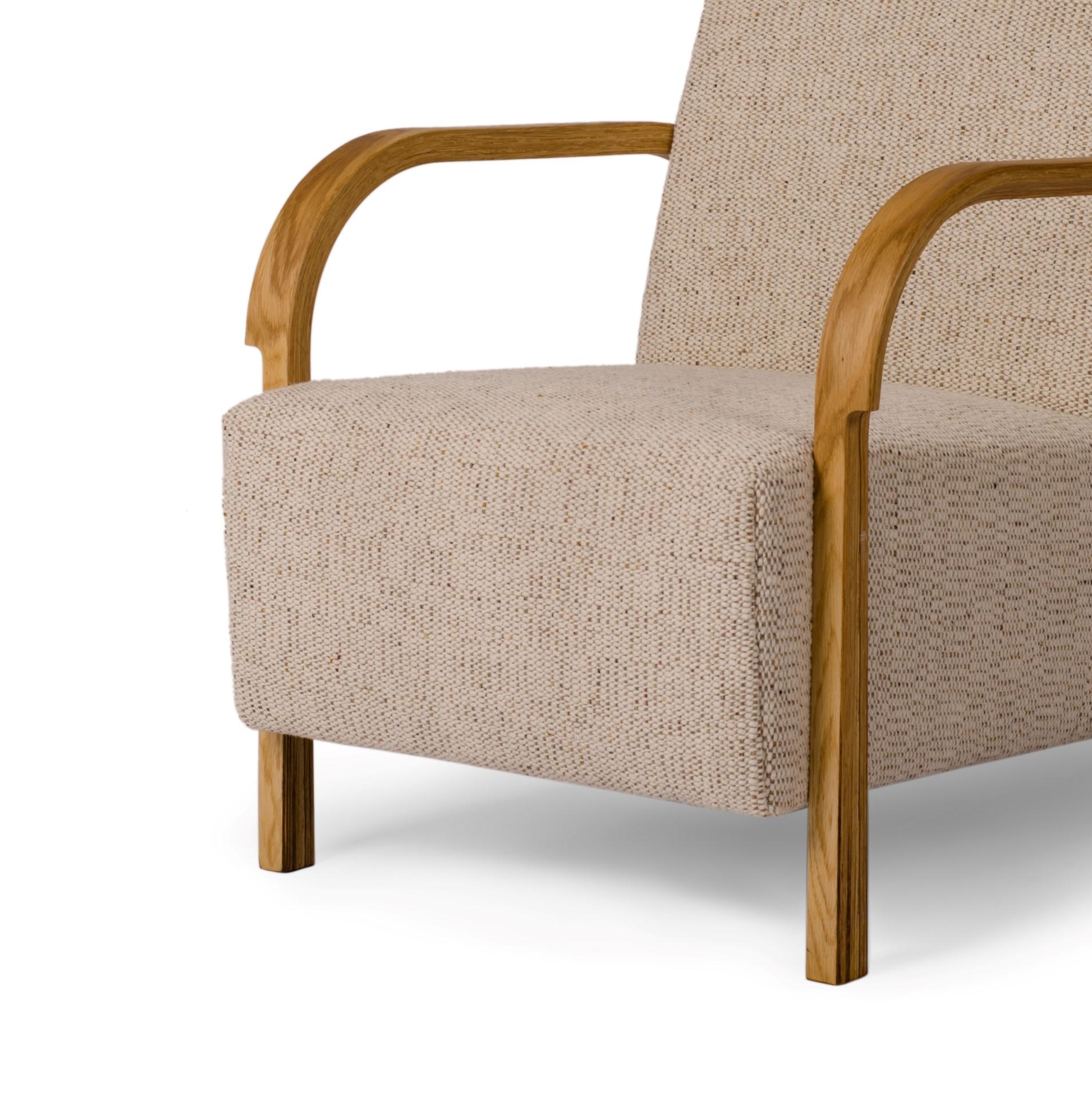 Danese Set di 4 poltrone ad arco in Oak e tessuto Daw/Mohair & McNutt di Design/One in vendita