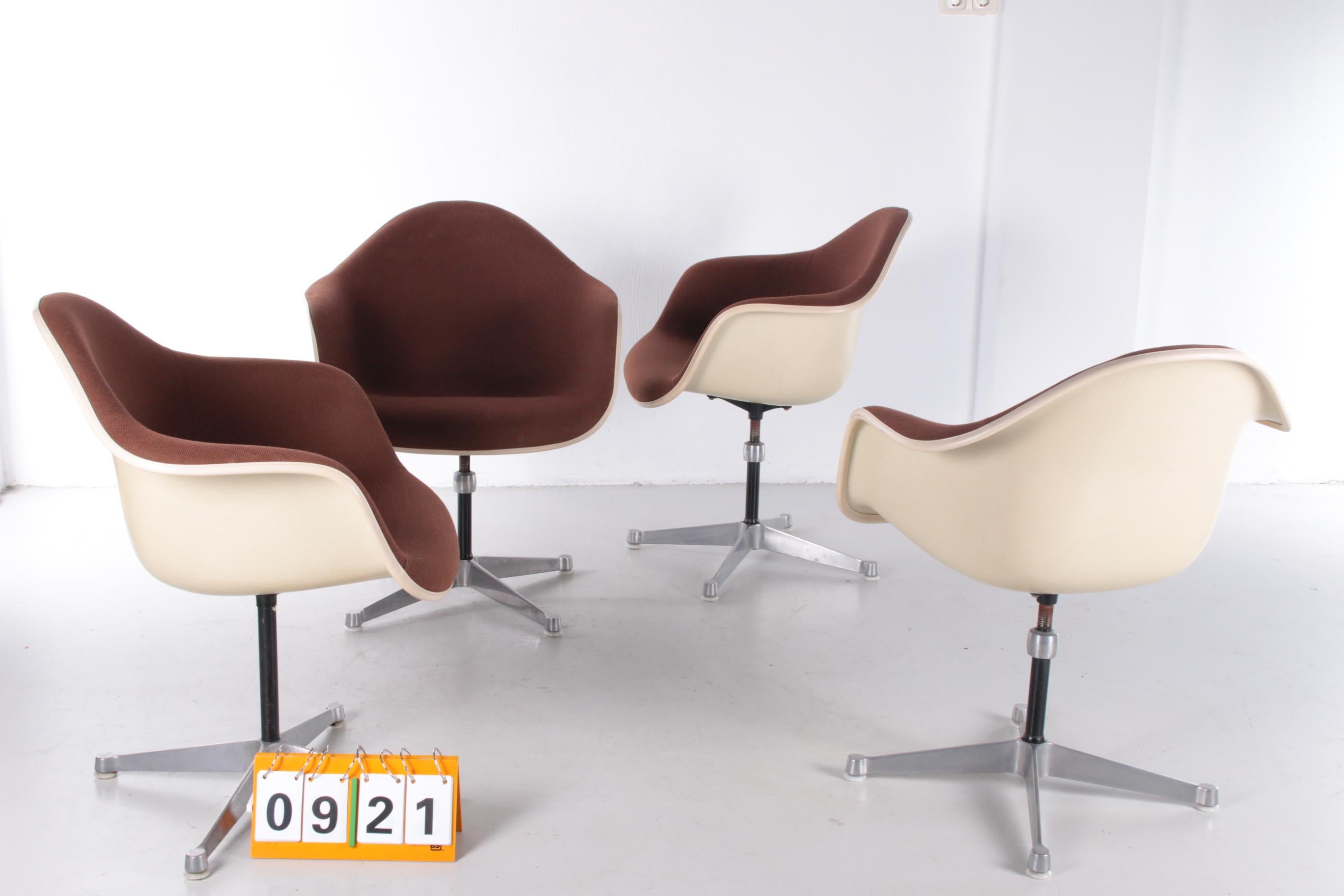 Set of 4 DAX Chairs by Charles & Ray Eames for Herman Miller In Good Condition In Oostrum-Venray, NL