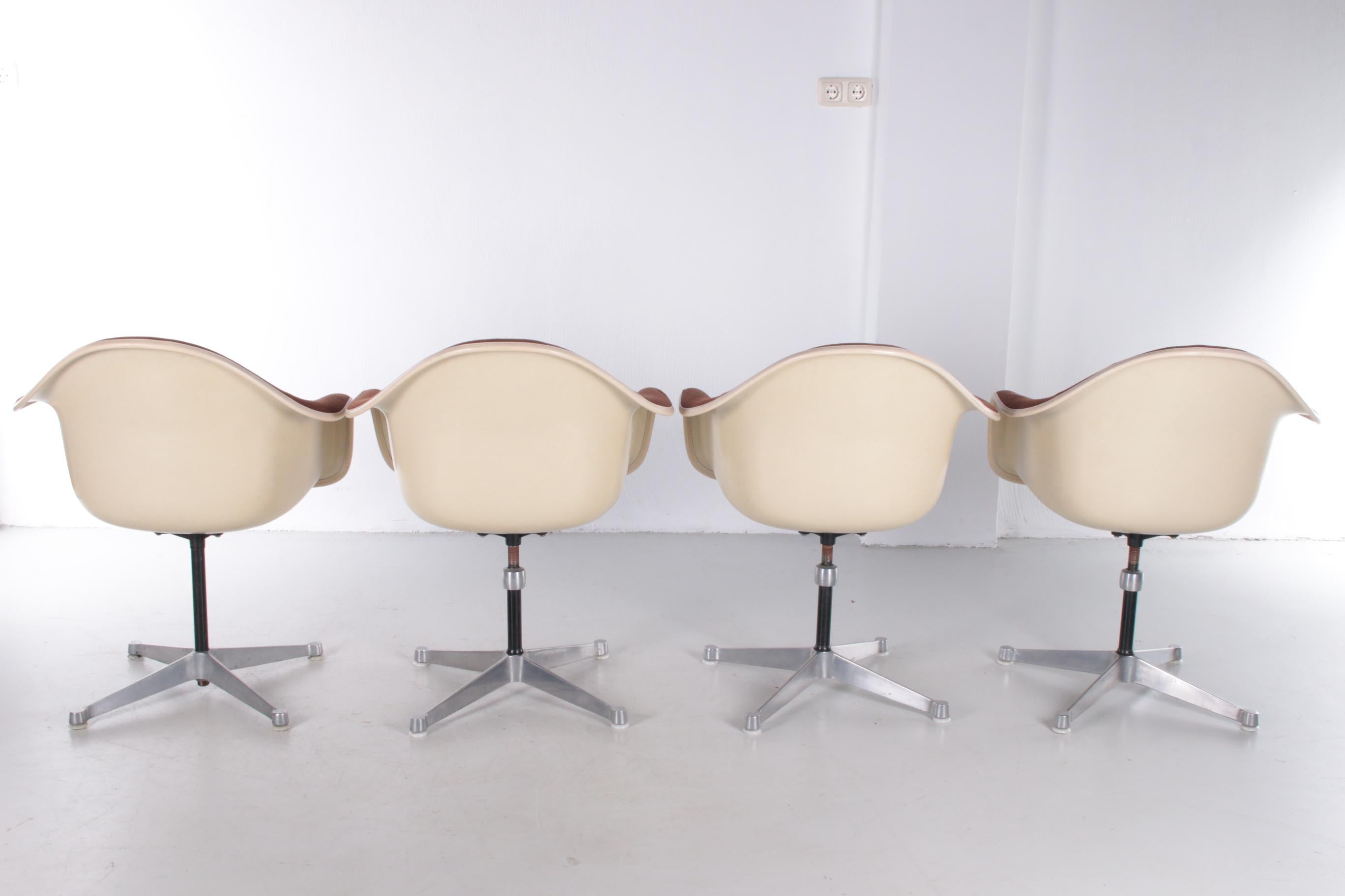 Set of 4 DAX Chairs by Charles & Ray Eames for Herman Miller 1