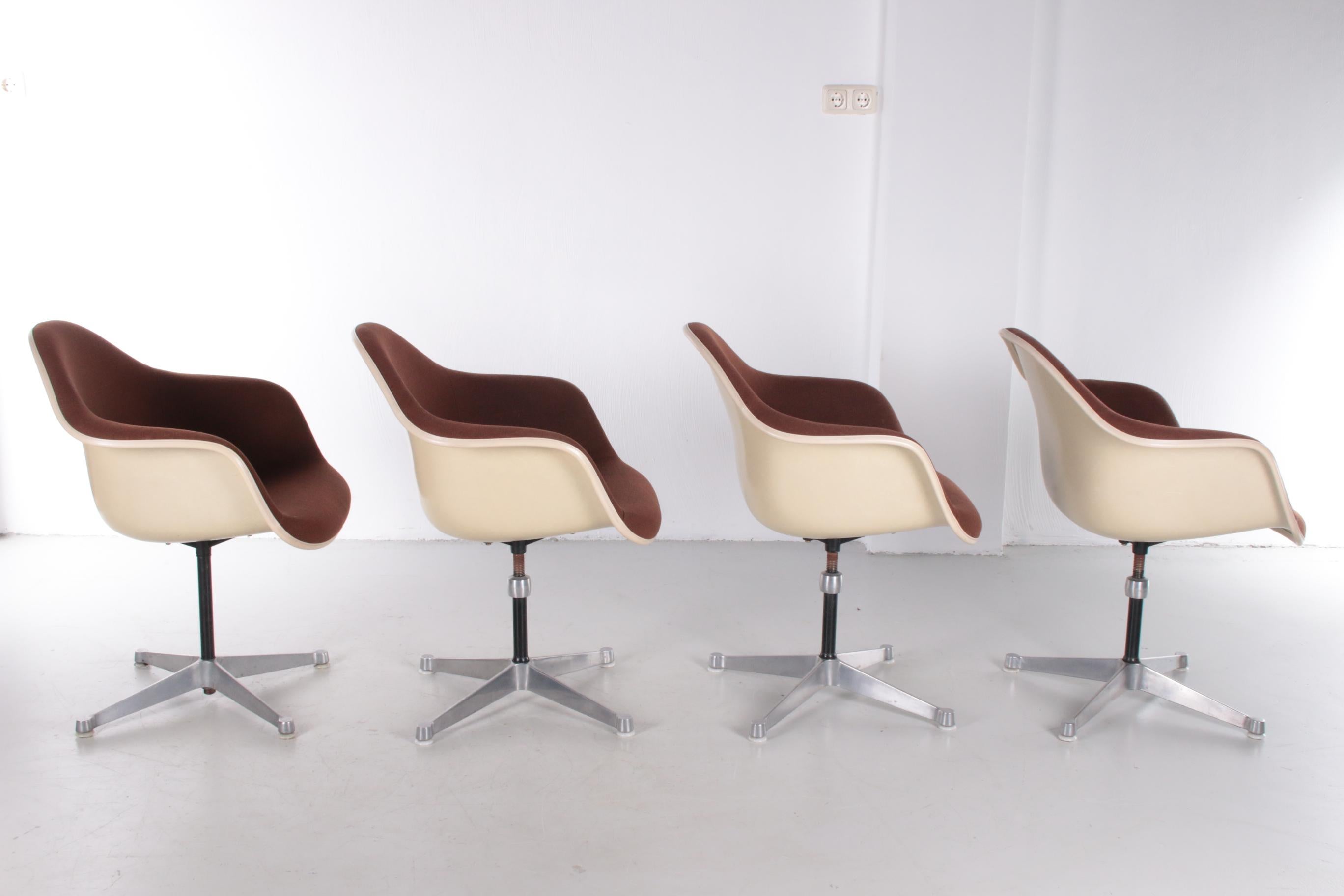 Set of 4 DAX Chairs by Charles & Ray Eames for Herman Miller 2