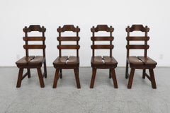 Ensemble de quatre chaises à dossier en échelle en chêne teinté foncé brutaliste attribuée à De Puydt