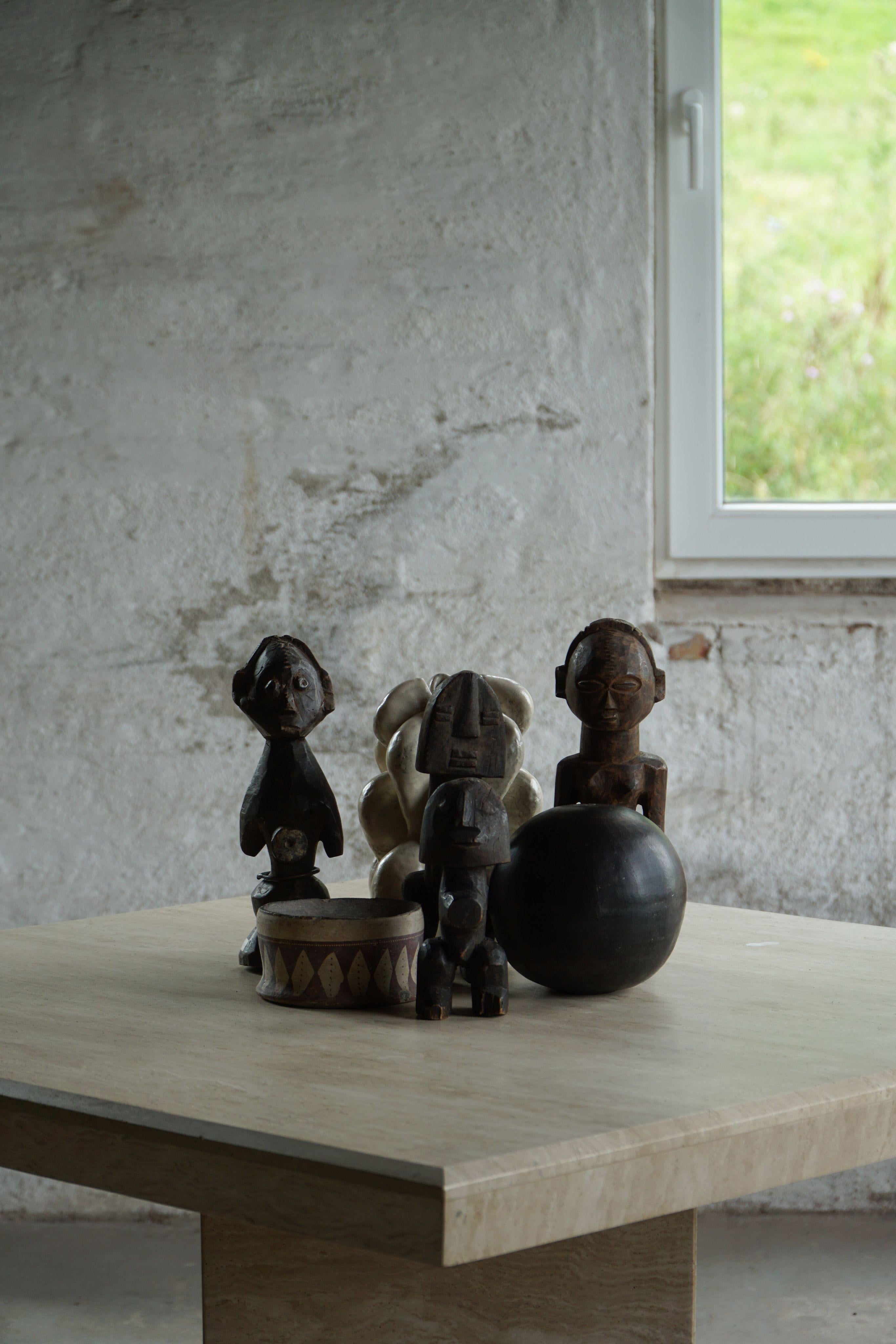 Satz von 4 dekorativen handgefertigten afrikanischen Holzskulpturen, Mitte des Jahrhunderts (Handgefertigt) im Angebot