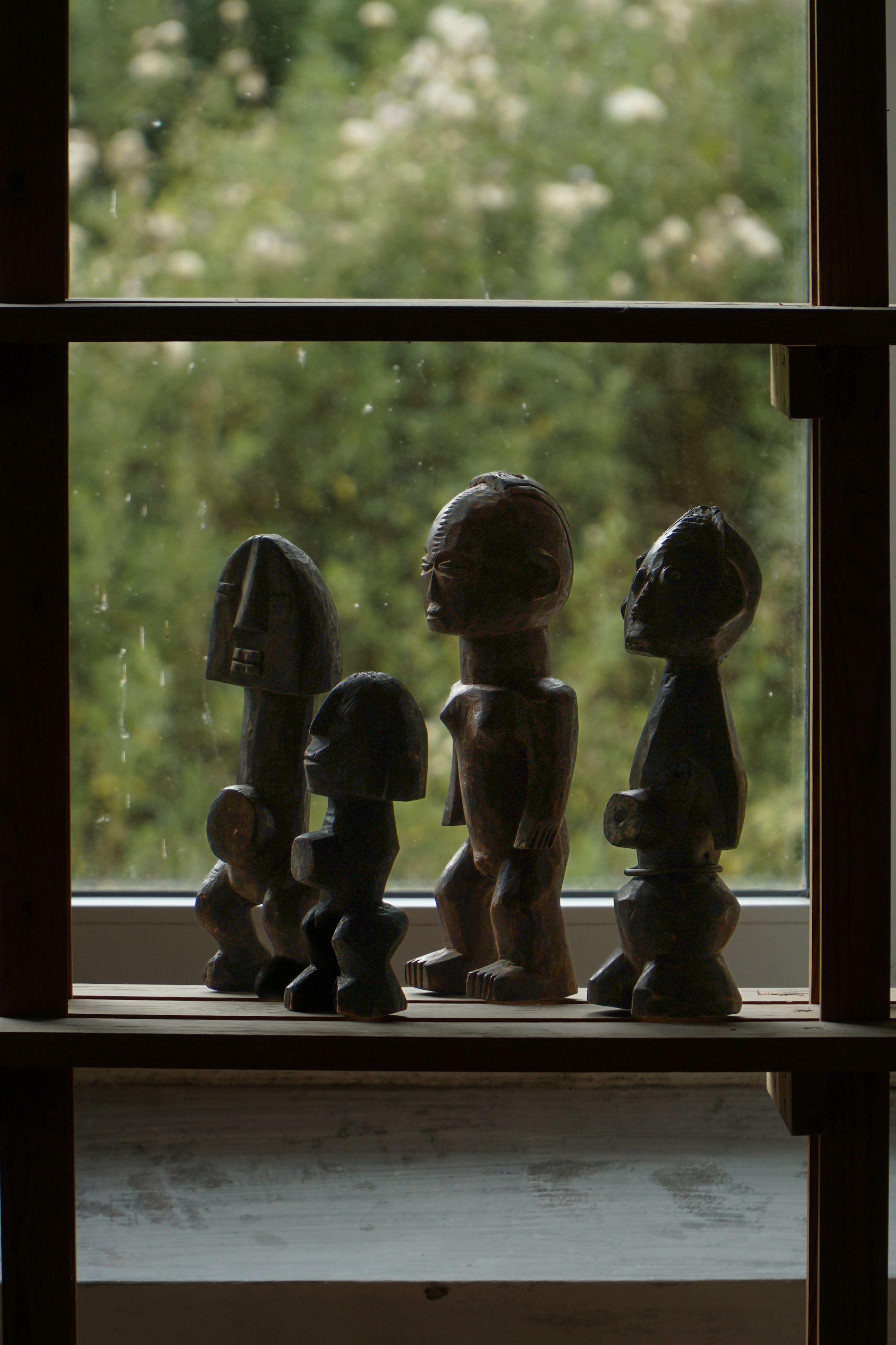 Satz von 4 dekorativen handgefertigten afrikanischen Holzskulpturen, Mitte des Jahrhunderts im Zustand „Gut“ im Angebot in Odense, DK