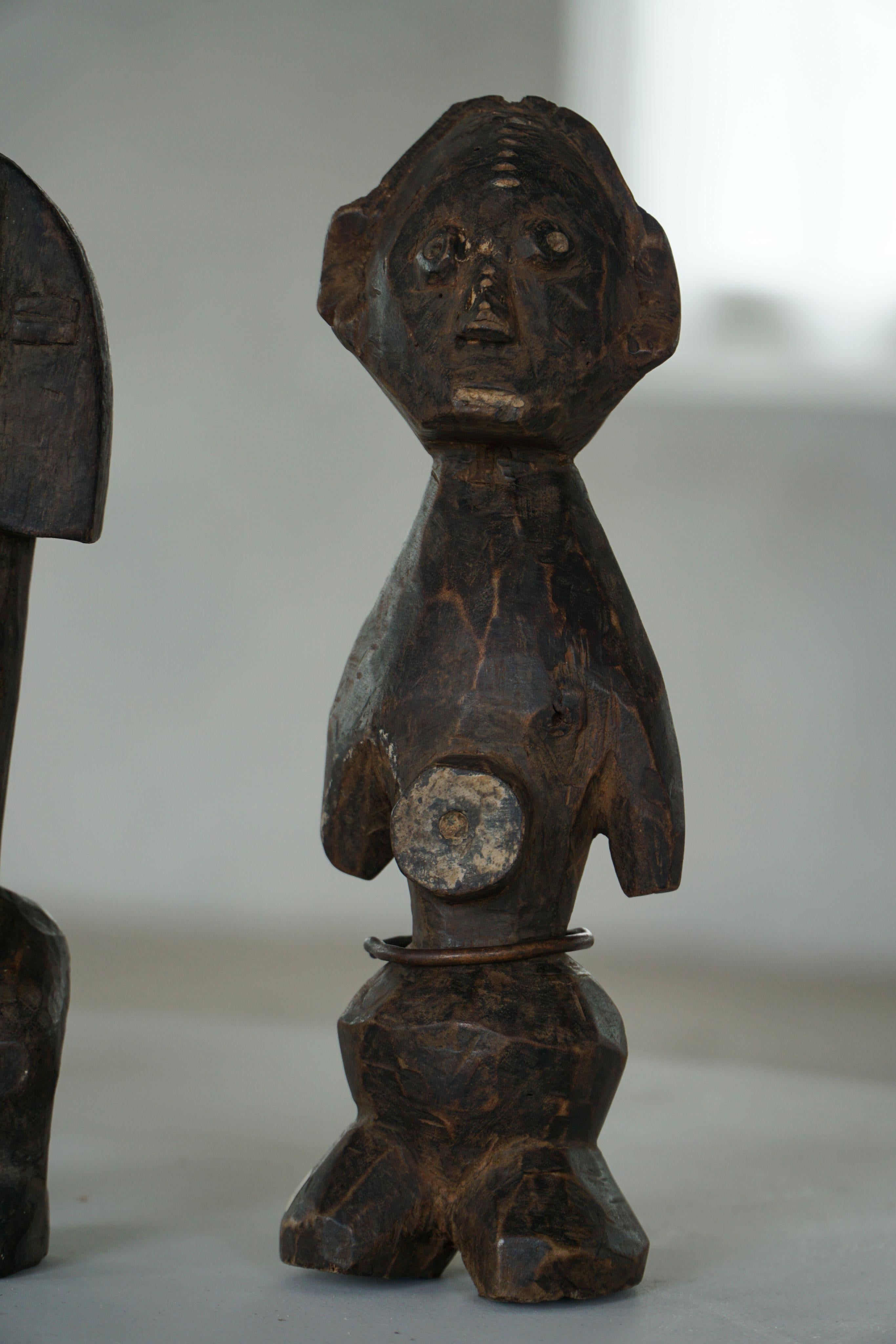 Satz von 4 dekorativen handgefertigten afrikanischen Holzskulpturen, Mitte des Jahrhunderts im Angebot 1