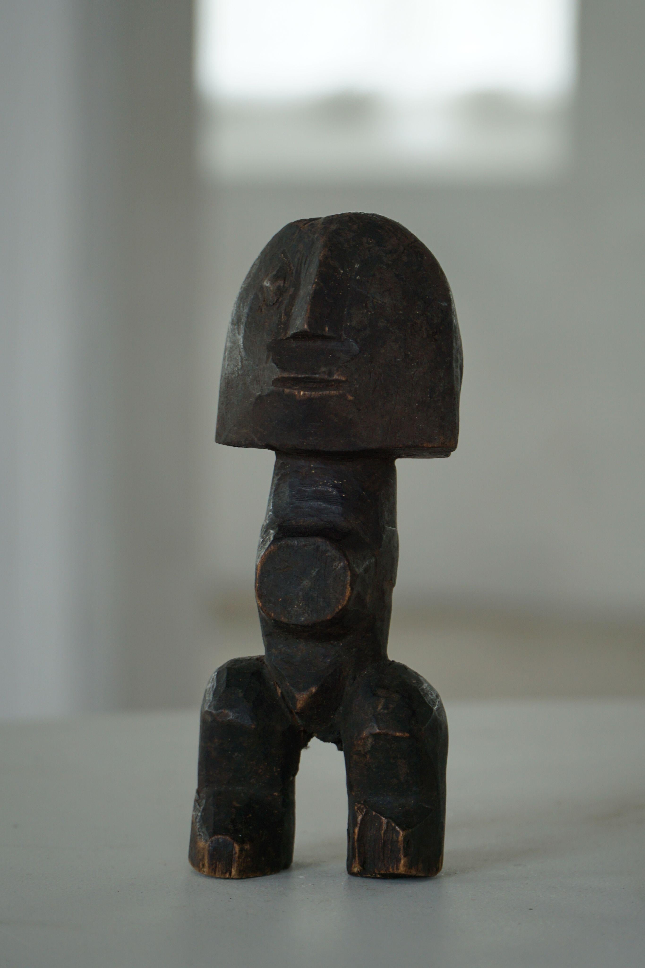 Satz von 4 dekorativen handgefertigten afrikanischen Holzskulpturen, Mitte des Jahrhunderts im Angebot 2