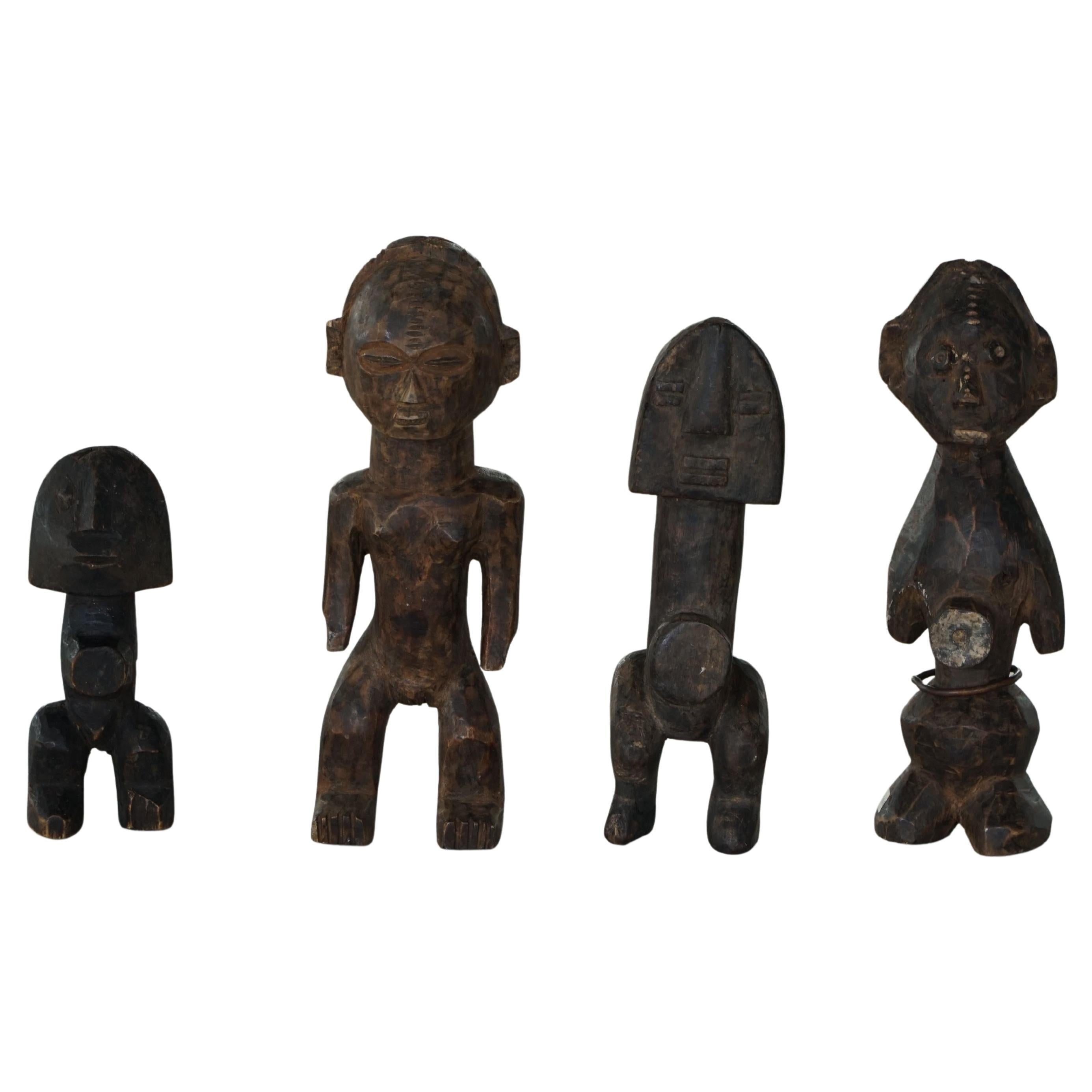 Satz von 4 dekorativen handgefertigten afrikanischen Holzskulpturen, Mitte des Jahrhunderts im Angebot