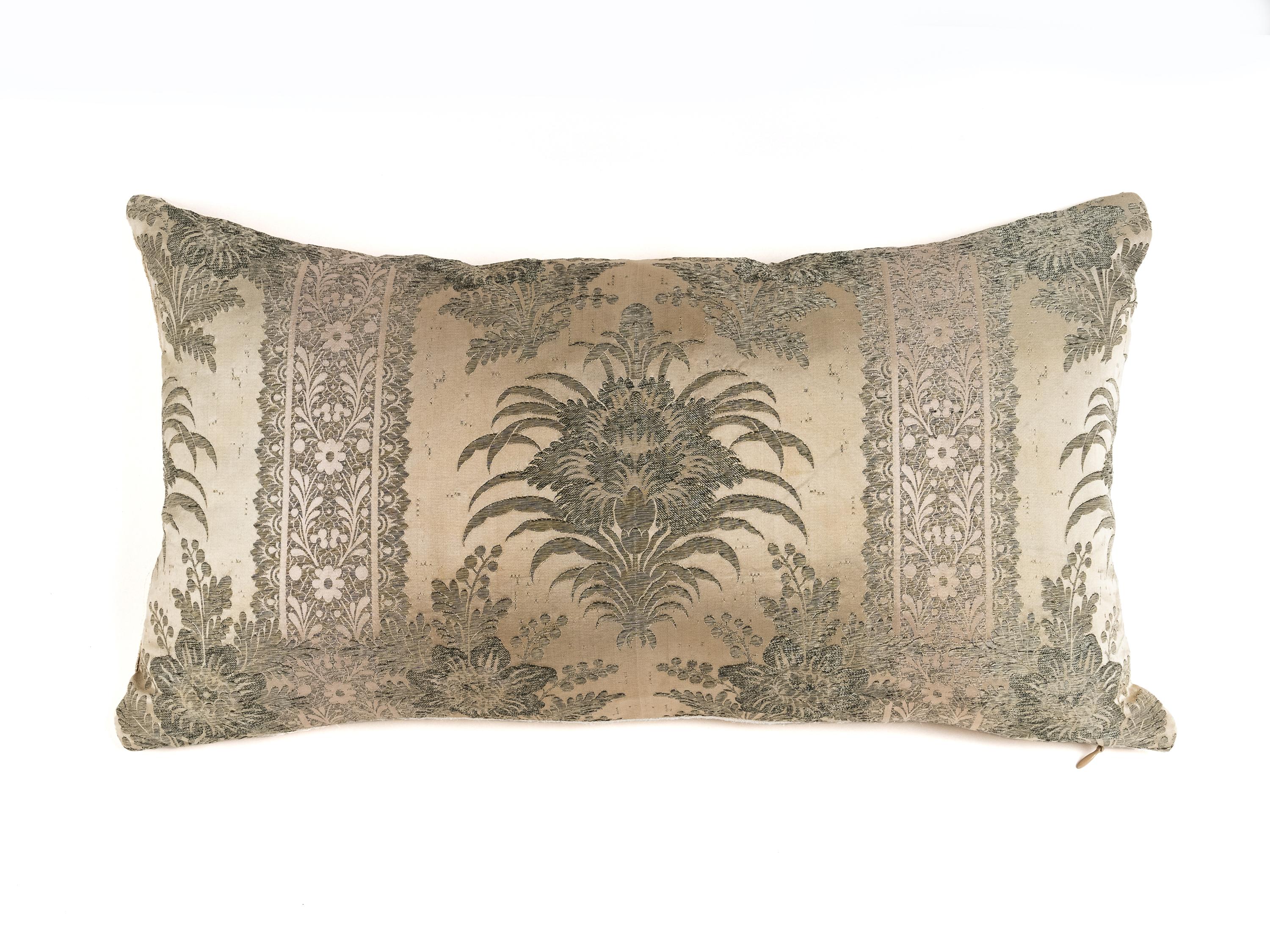 Spanish Set of 4 Decorative Pillows Antique Hemp Linen Vintage Polyester Damask Fabric For Sale