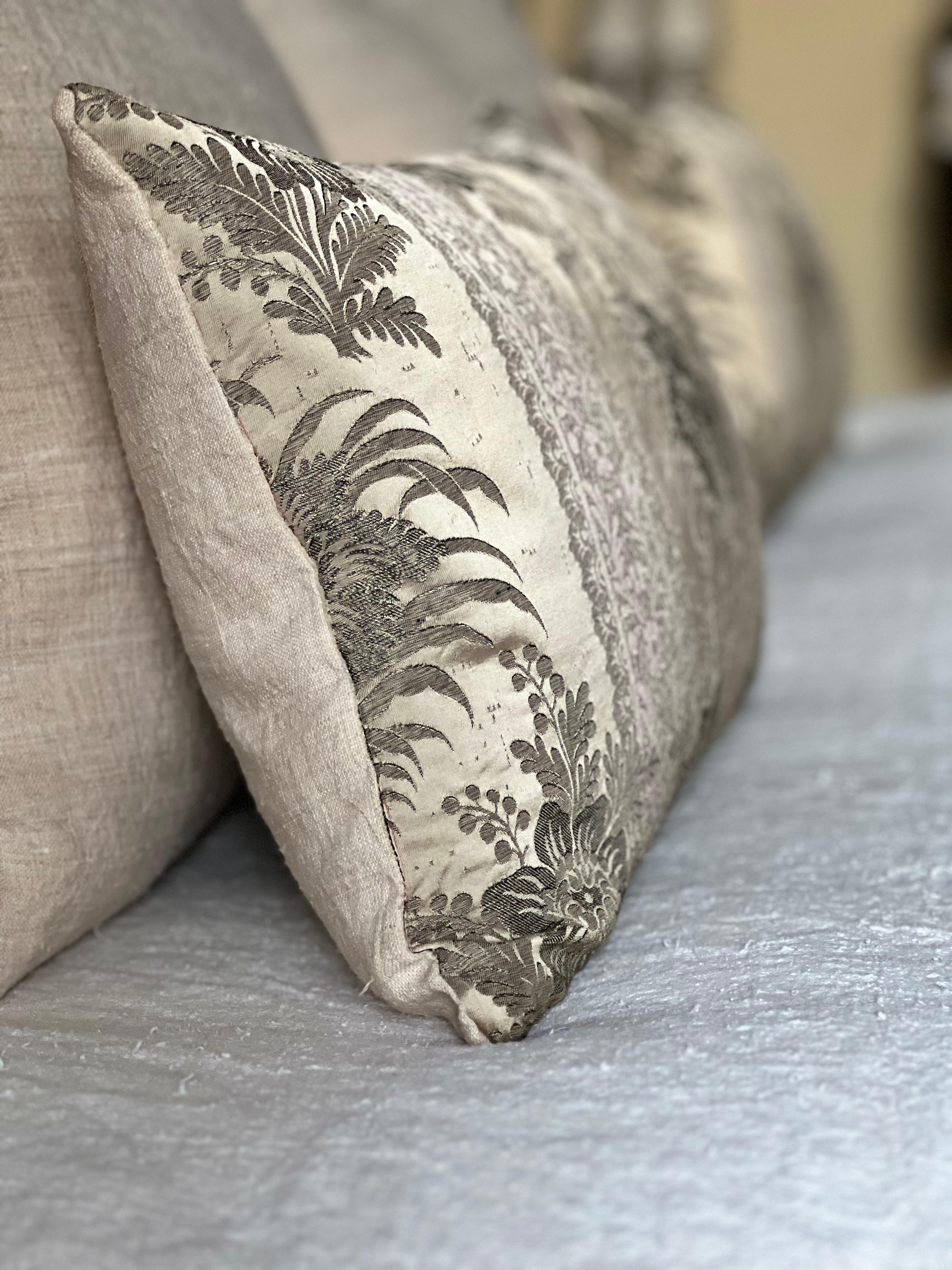 Set of 4 Decorative Pillows Antique Hemp Linen Vintage Polyester Damask Fabric For Sale 1