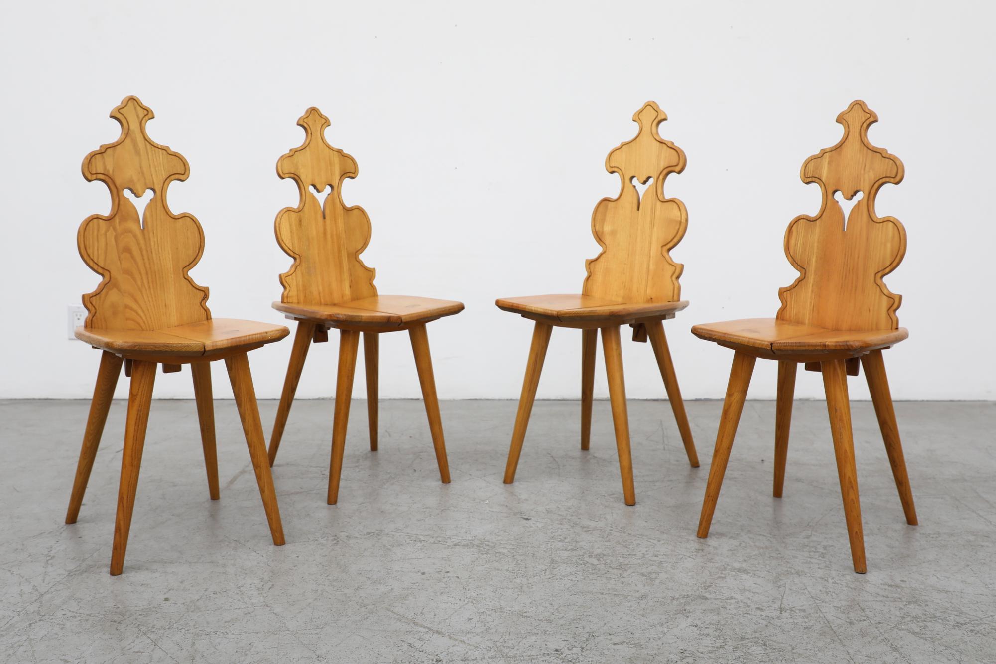 Satz von 4 Tiroler Stil Blonde Brutalist Stühle mit Hand geschnitzt dekorative zurück im Angebot 6