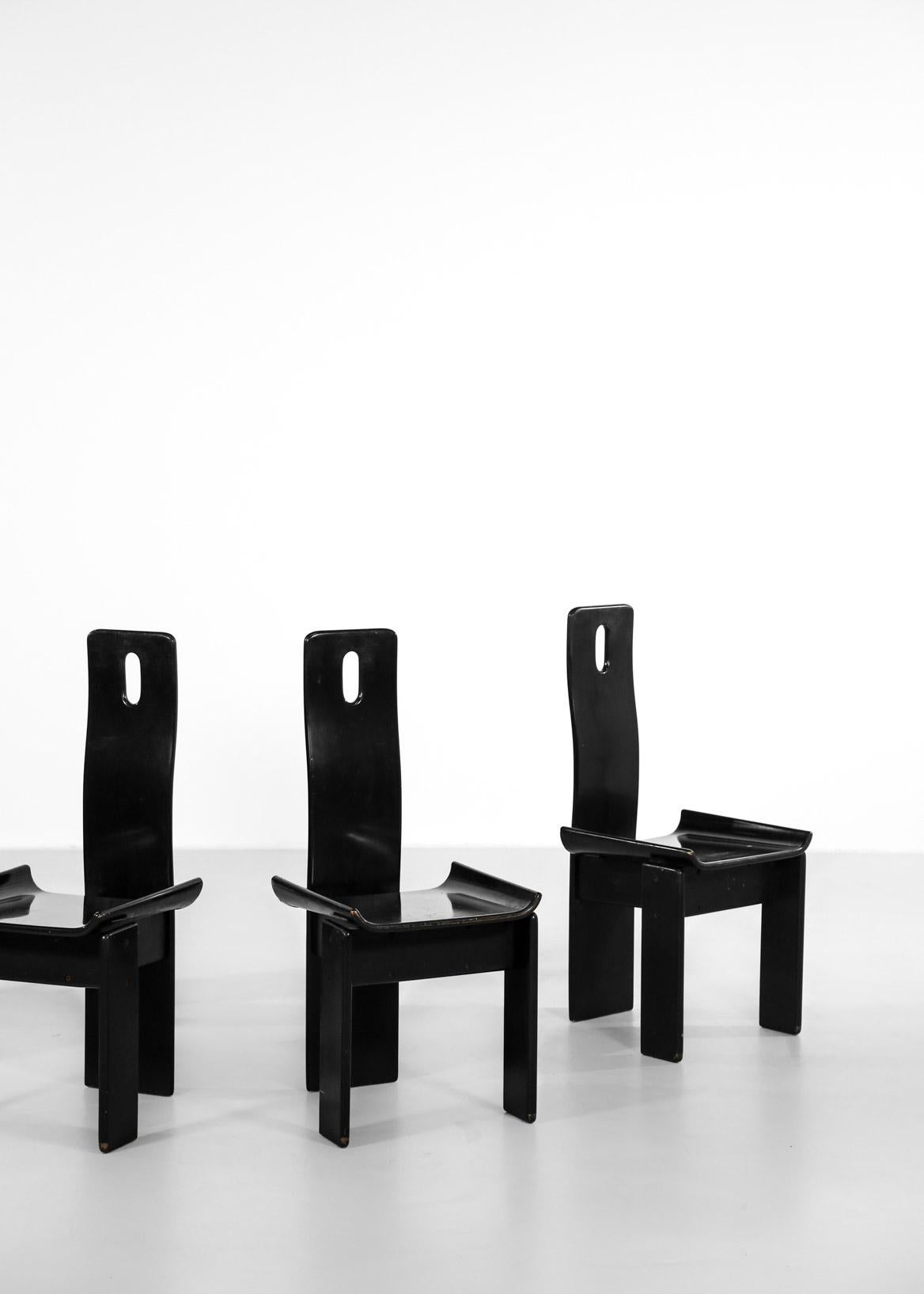 Set of 4 chairs in the style of Vico Magistretti.
    