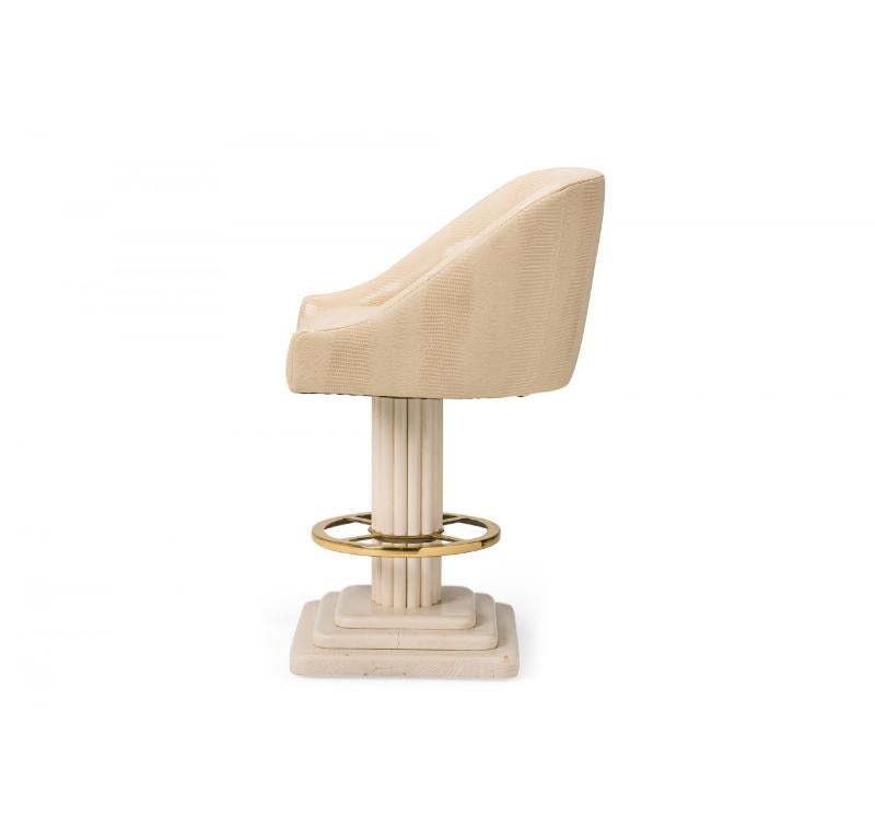 Americano Set di 4 sgabelli da bar con base a colonna Designs for Leisure in finta pelle di serpente bianca in vendita