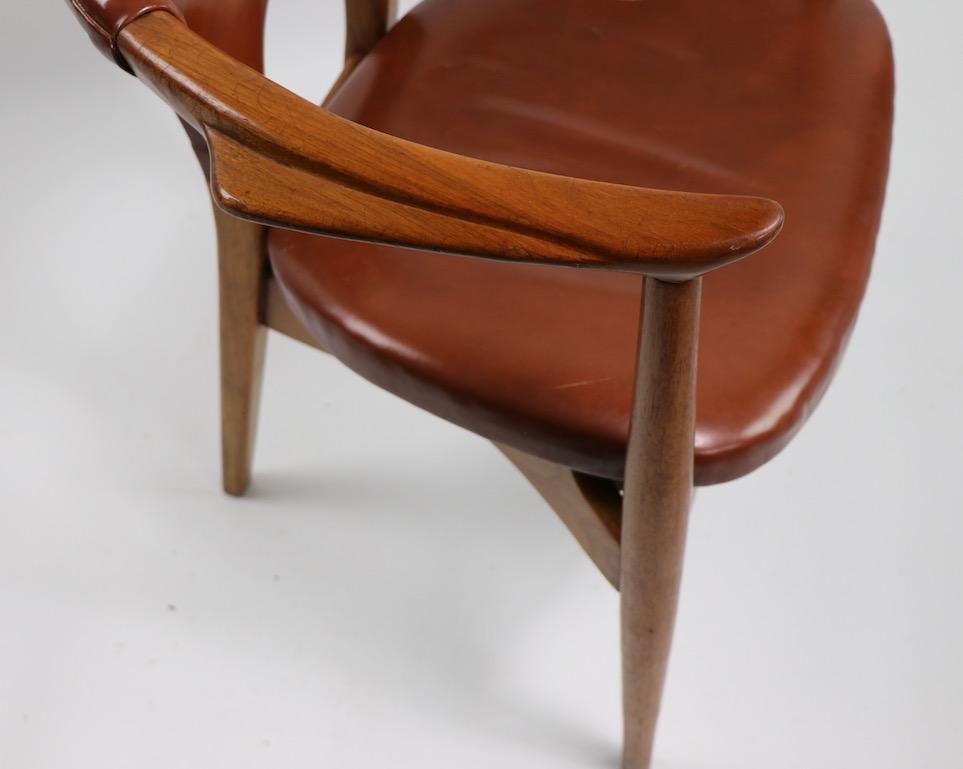 Set of 4 Dining Armchairs Attributed to Gunlocke In Good Condition In New York, NY