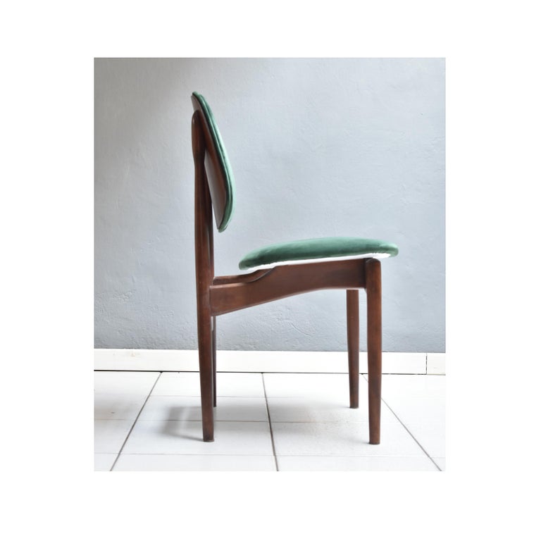  Set of 4 Dining Chairs, 1960 Wooden Frame Upholstery in Green Velvet For Sale 5