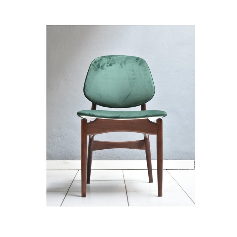  Set of 4 Dining Chairs, 1960 Wooden Frame Upholstery in Green Velvet For Sale 7