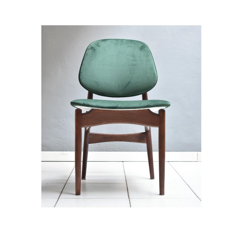  Set of 4 Dining Chairs, 1960 Wooden Frame Upholstery in Green Velvet In Good Condition For Sale In Milan, IT